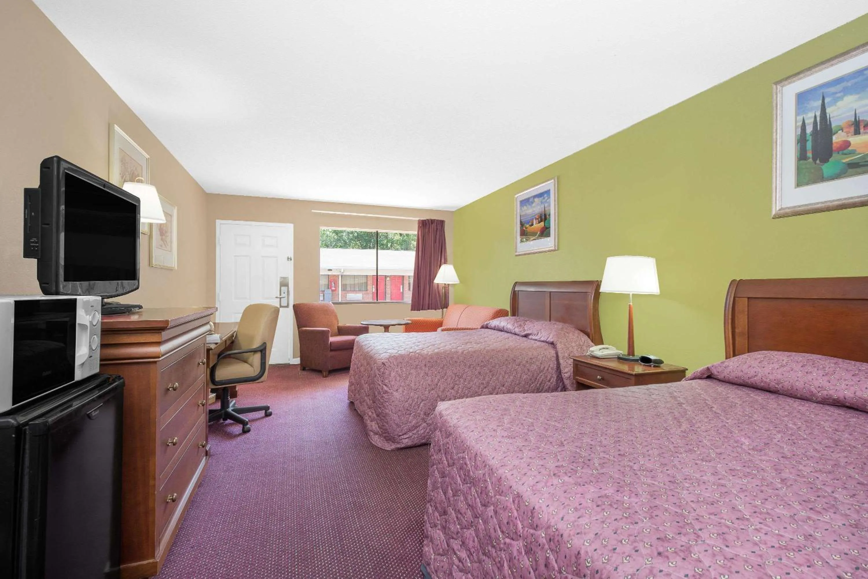 Photo of the whole room, Bed in Hotel Express Anniston/Oxford