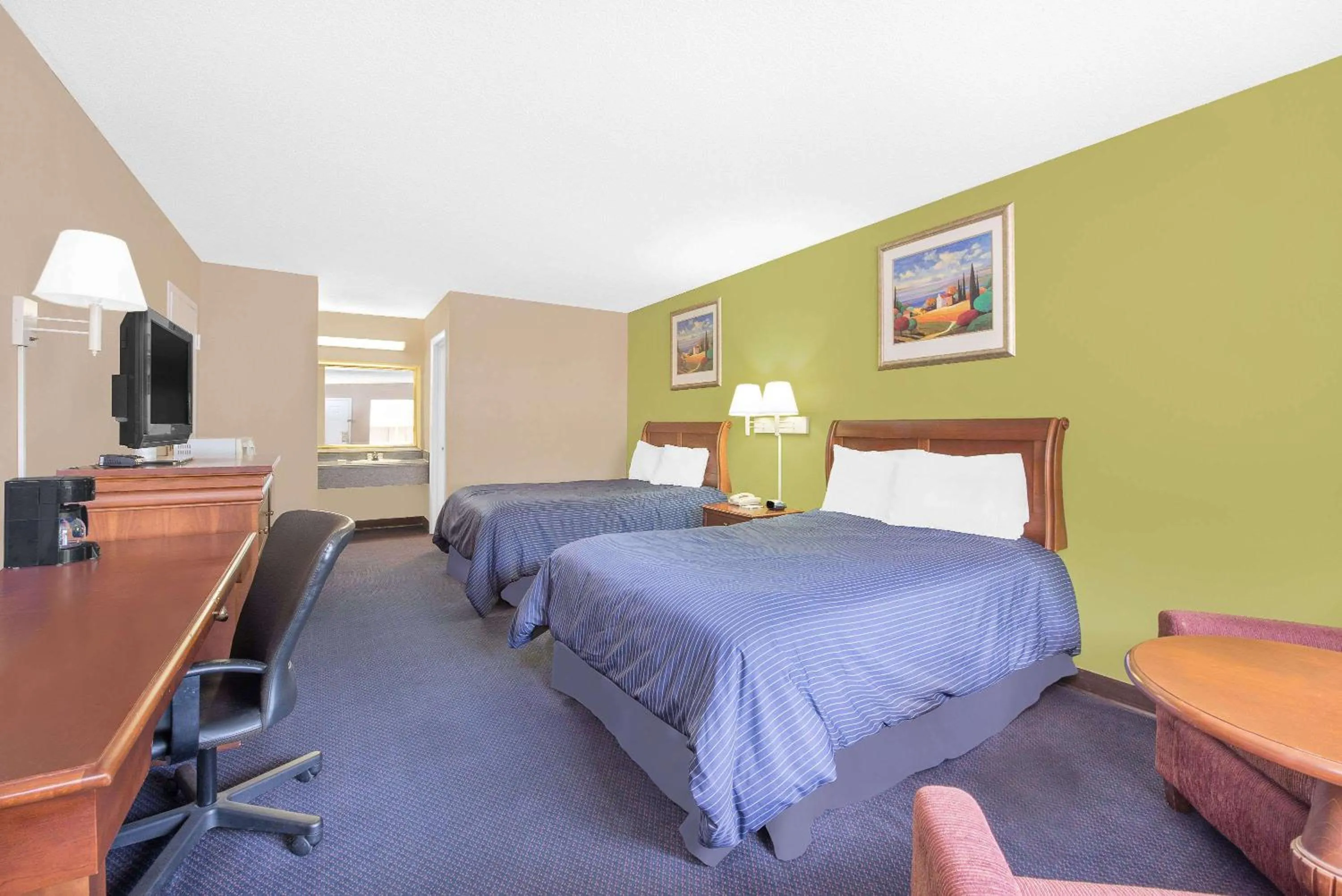 Photo of the whole room, Bed in Hotel Express Anniston/Oxford