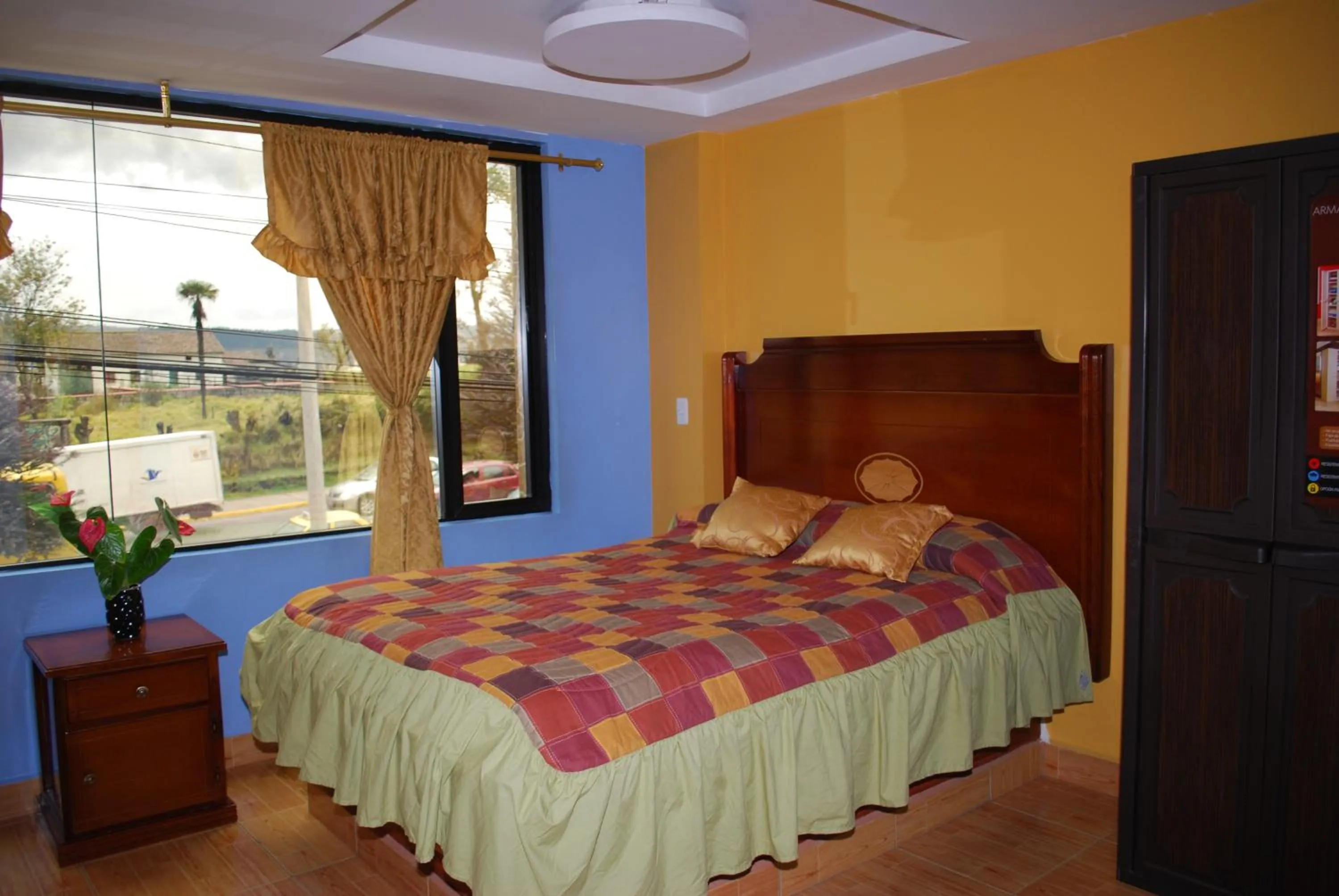 Photo of the whole room, Bed in Hotel Gran Quitumbe