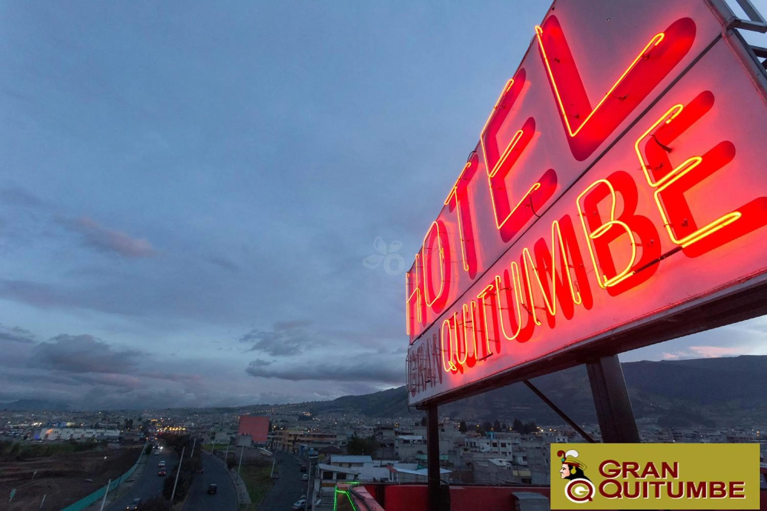 Property logo or sign in Hotel Gran Quitumbe