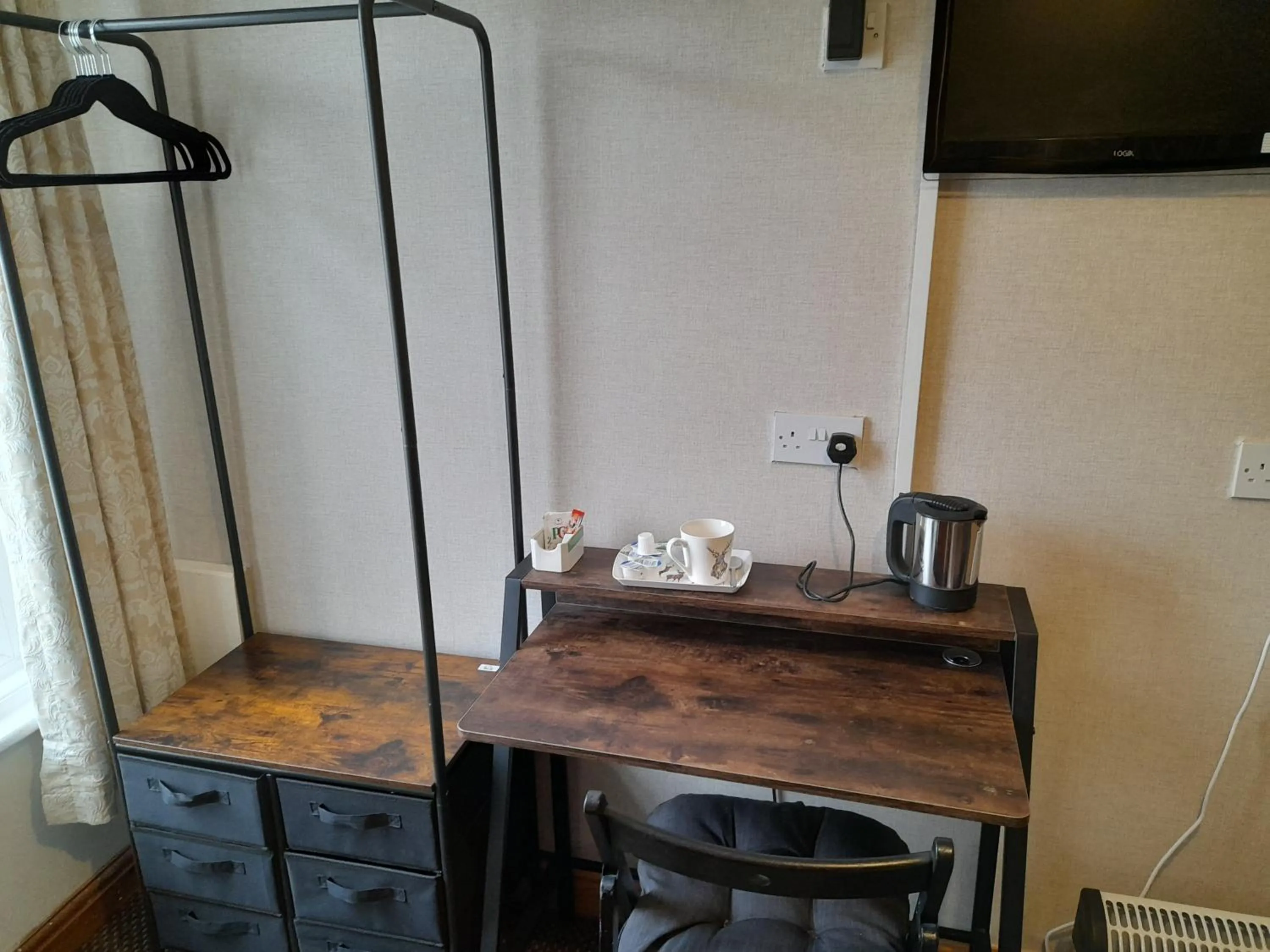 Coffee/tea facilities in The Fame