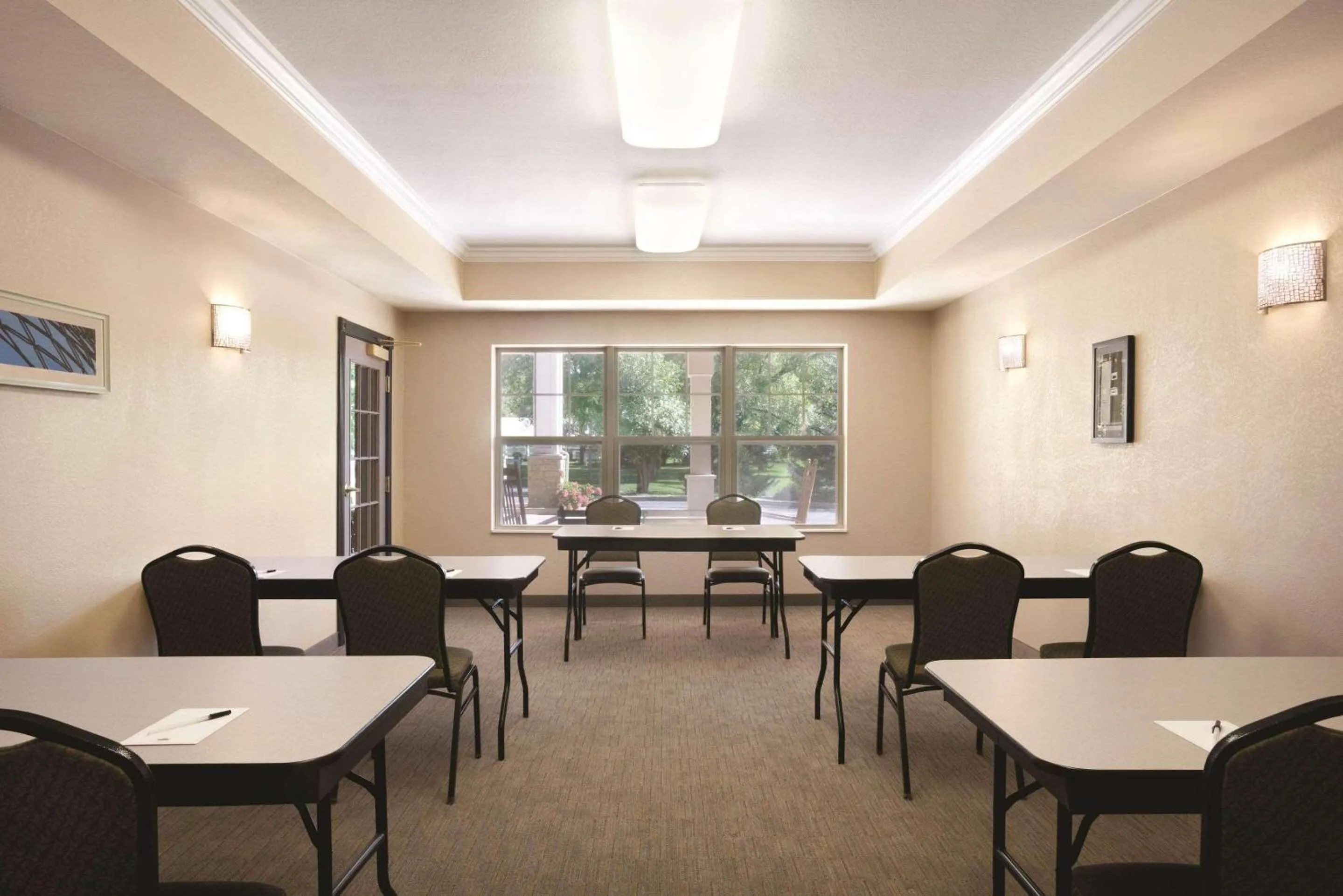 Meeting/conference room in Country Inn & Suites by Radisson, Madison Southwest, WI
