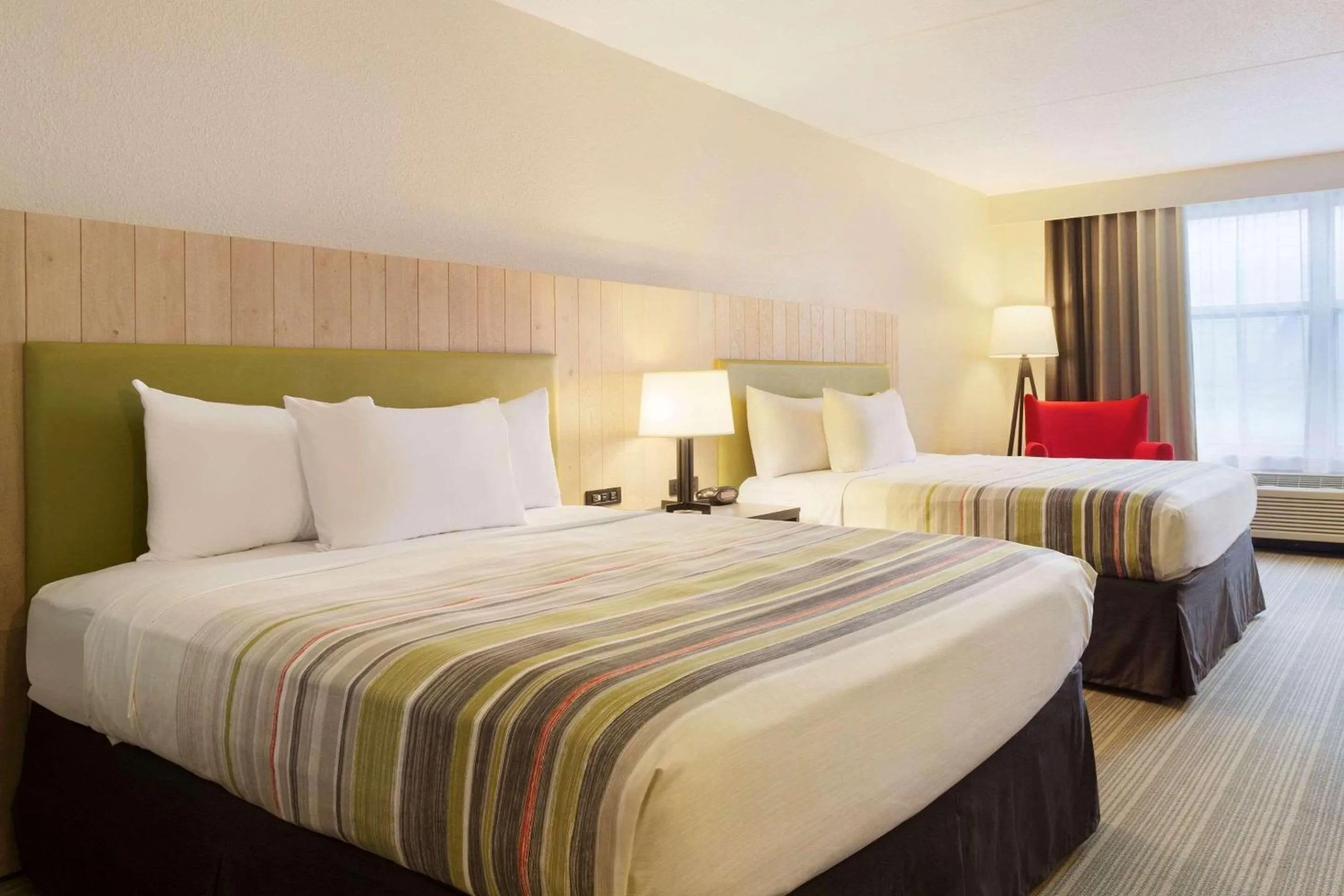 Bedroom, Bed in Country Inn & Suites by Radisson, Madison Southwest, WI