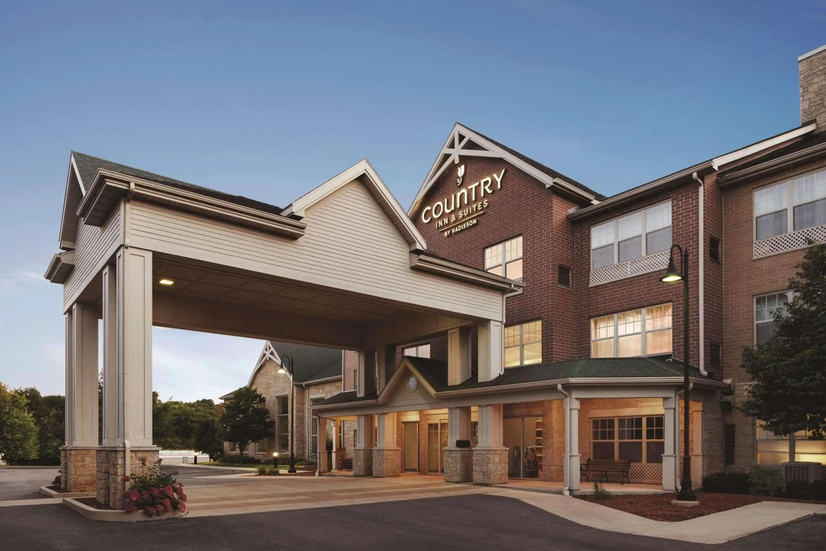 Property building in Country Inn & Suites by Radisson, Madison Southwest, WI
