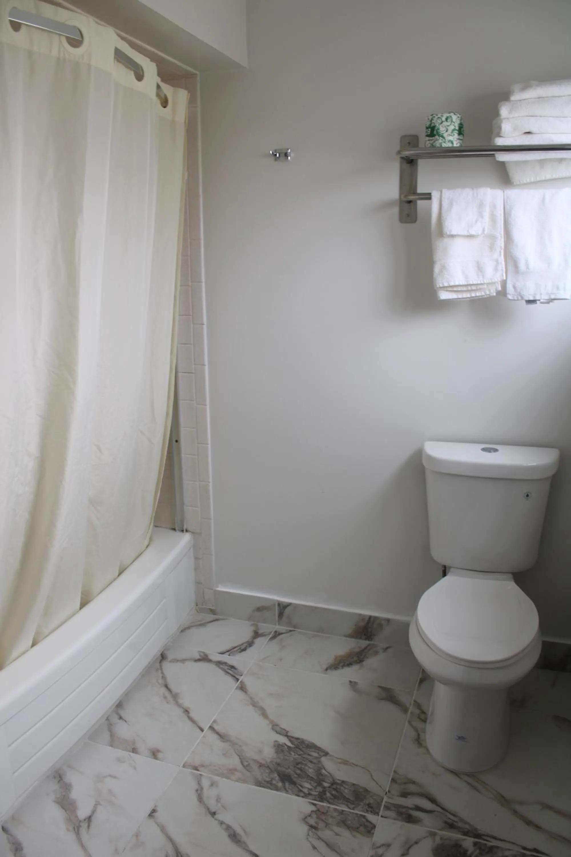 Bathroom in Pine Tree inn