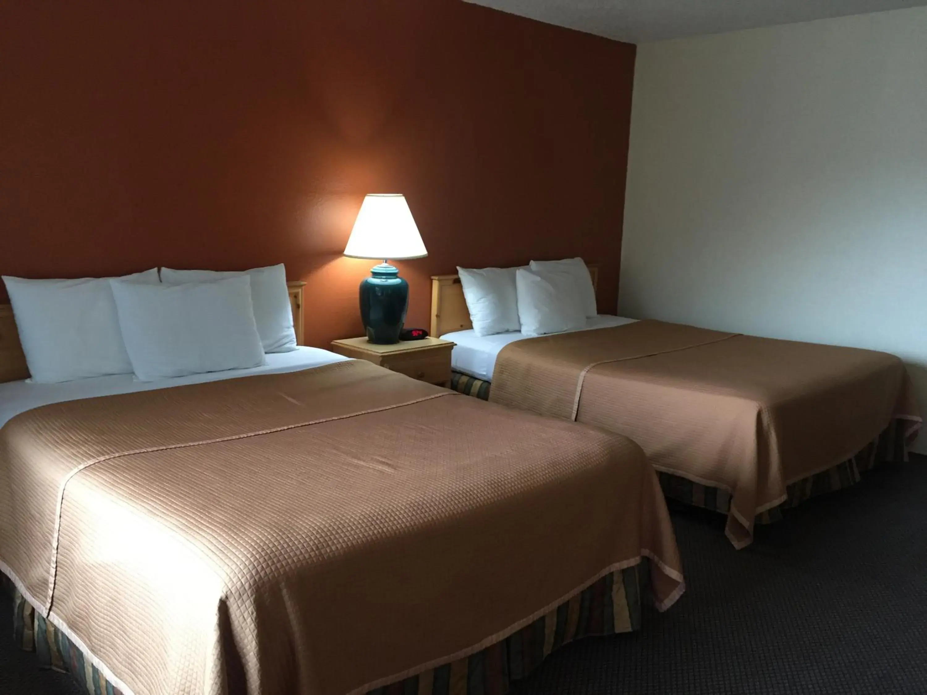 Queen Room with Two Queen Beds - Non-Smoking in Tiki Lodge Queen Room with Two Queen Beds - Non-Smoking in Tiki Lodge