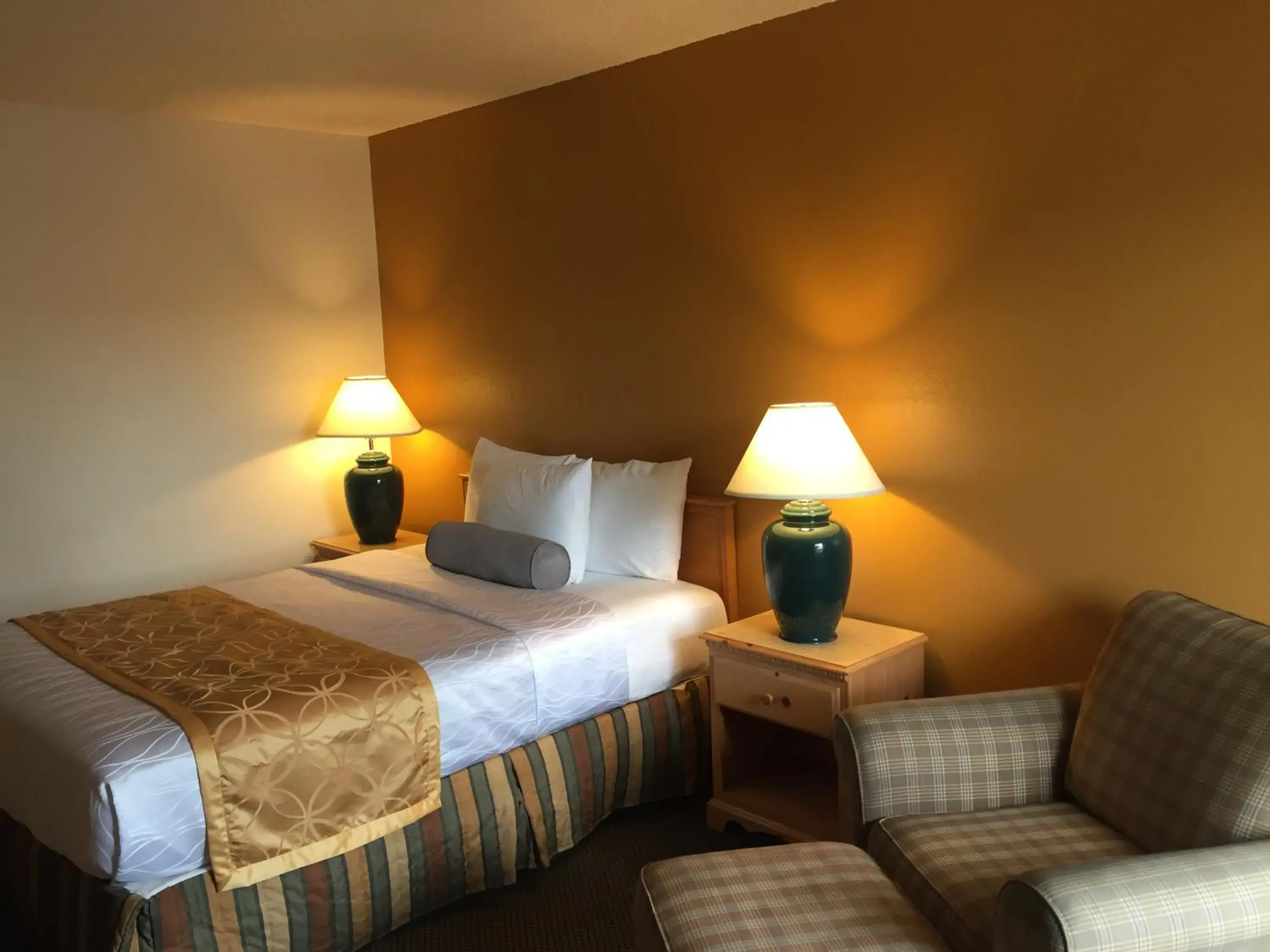 Queen Room - Non-Smoking in Tiki Lodge Queen Room - Non-Smoking in Tiki Lodge