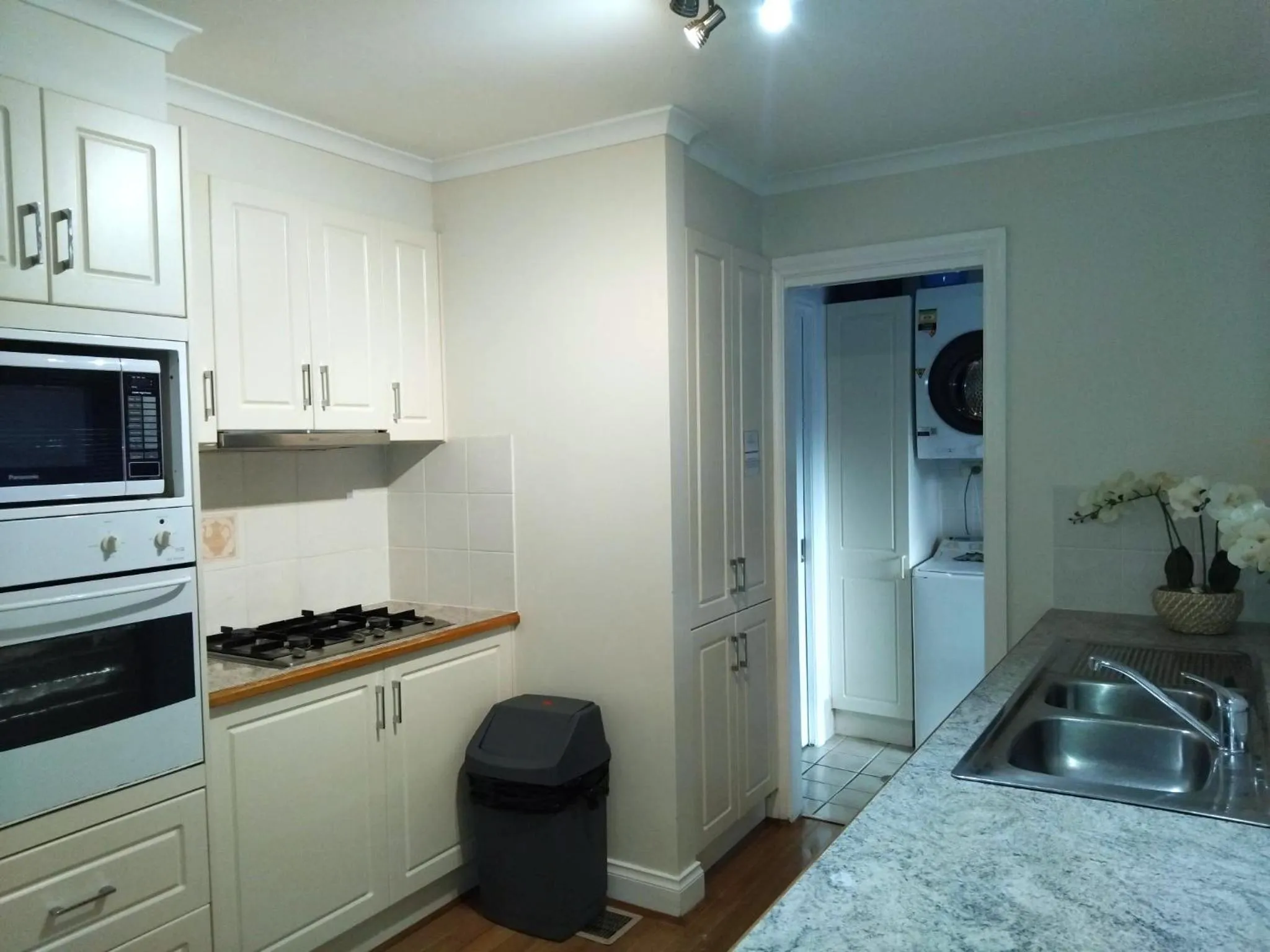 Kitchen or kitchenette in Stay At Raffertys Resort