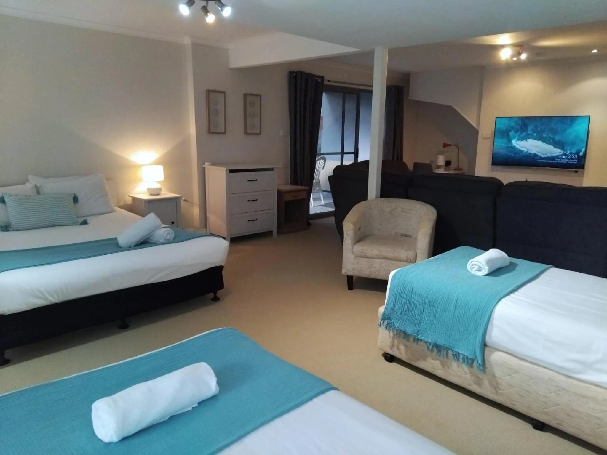 Bed in Stay At Raffertys Resort