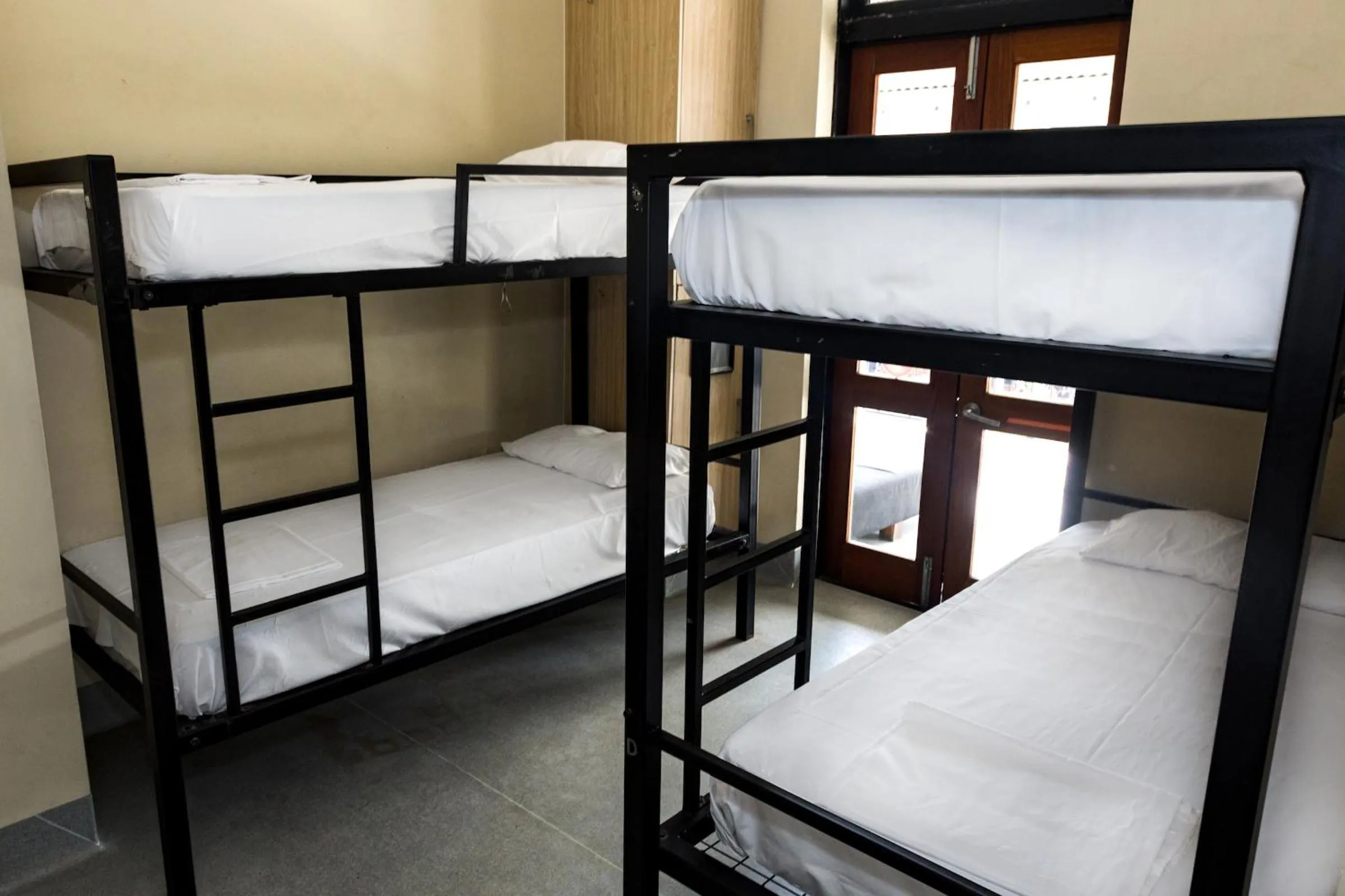 bunk bed, Bed in Coolangatta Sands Hotel