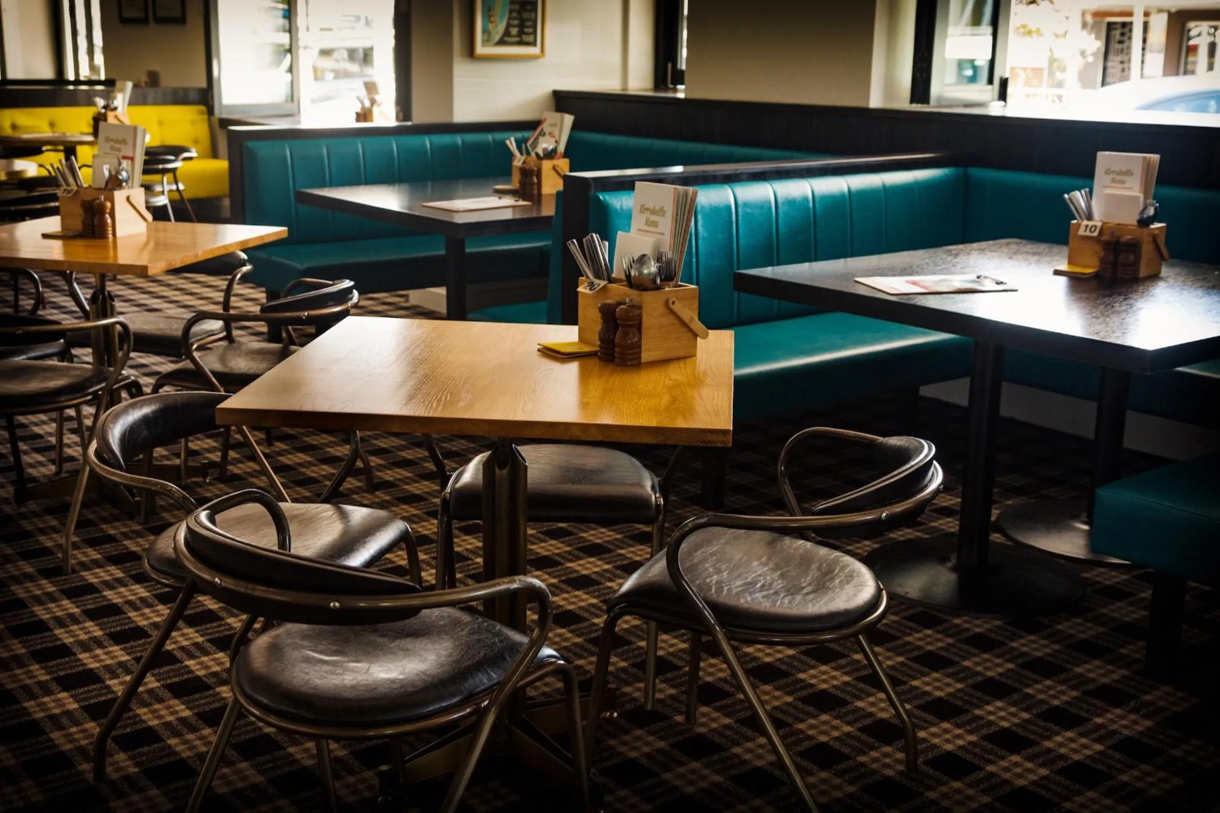 Restaurant/places to eat in Coolangatta Sands Hotel