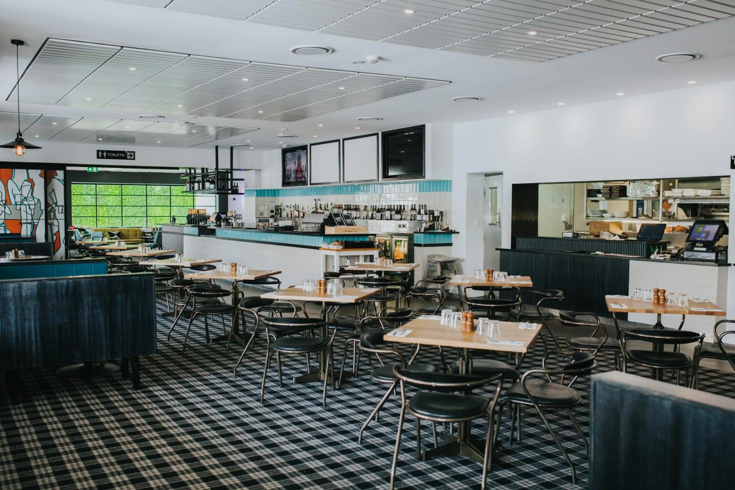 Restaurant/places to eat in Coolangatta Sands Hotel