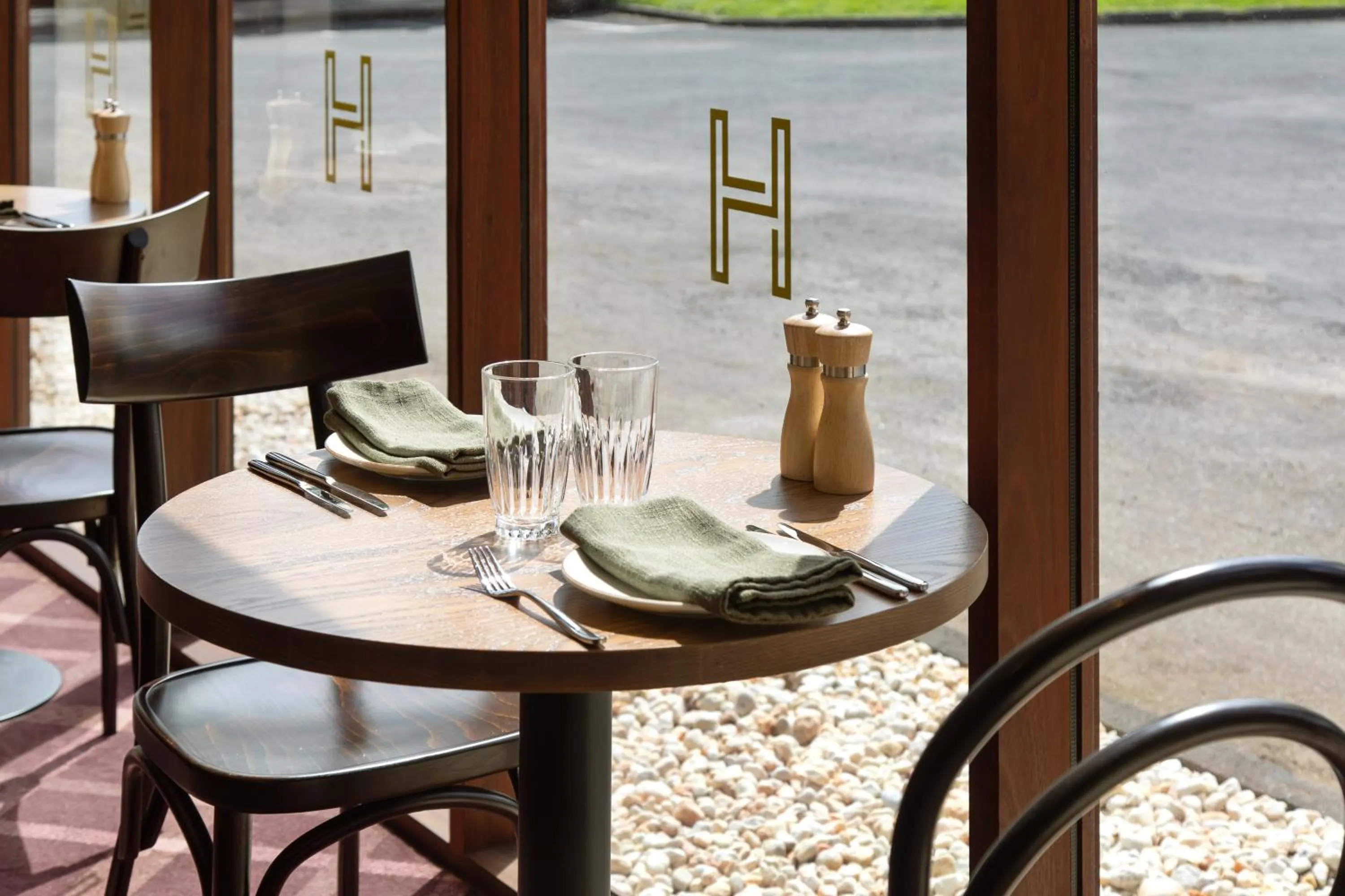 Restaurant/places to eat in The Henty