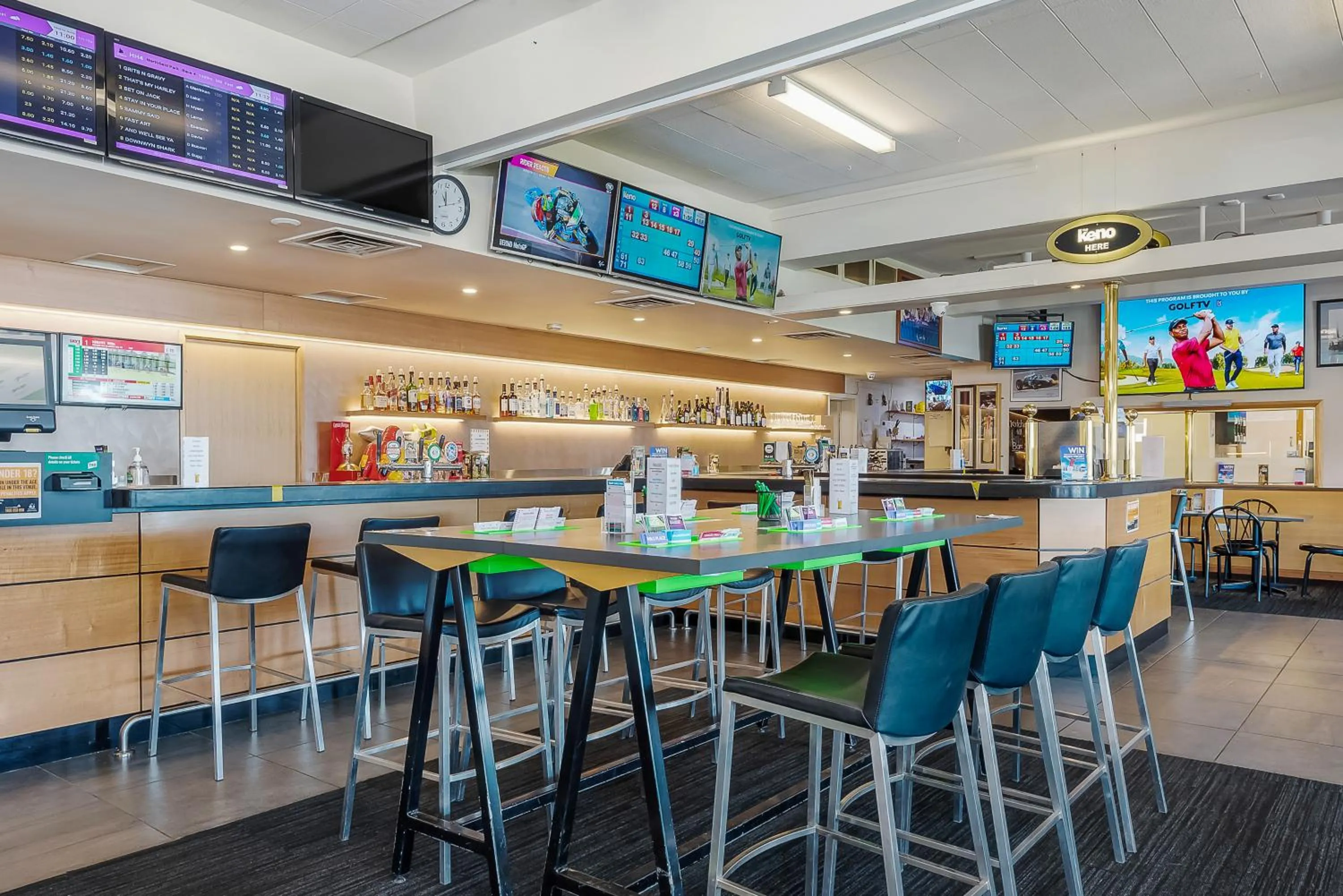 Lounge or bar in Marquis Hotel Motel