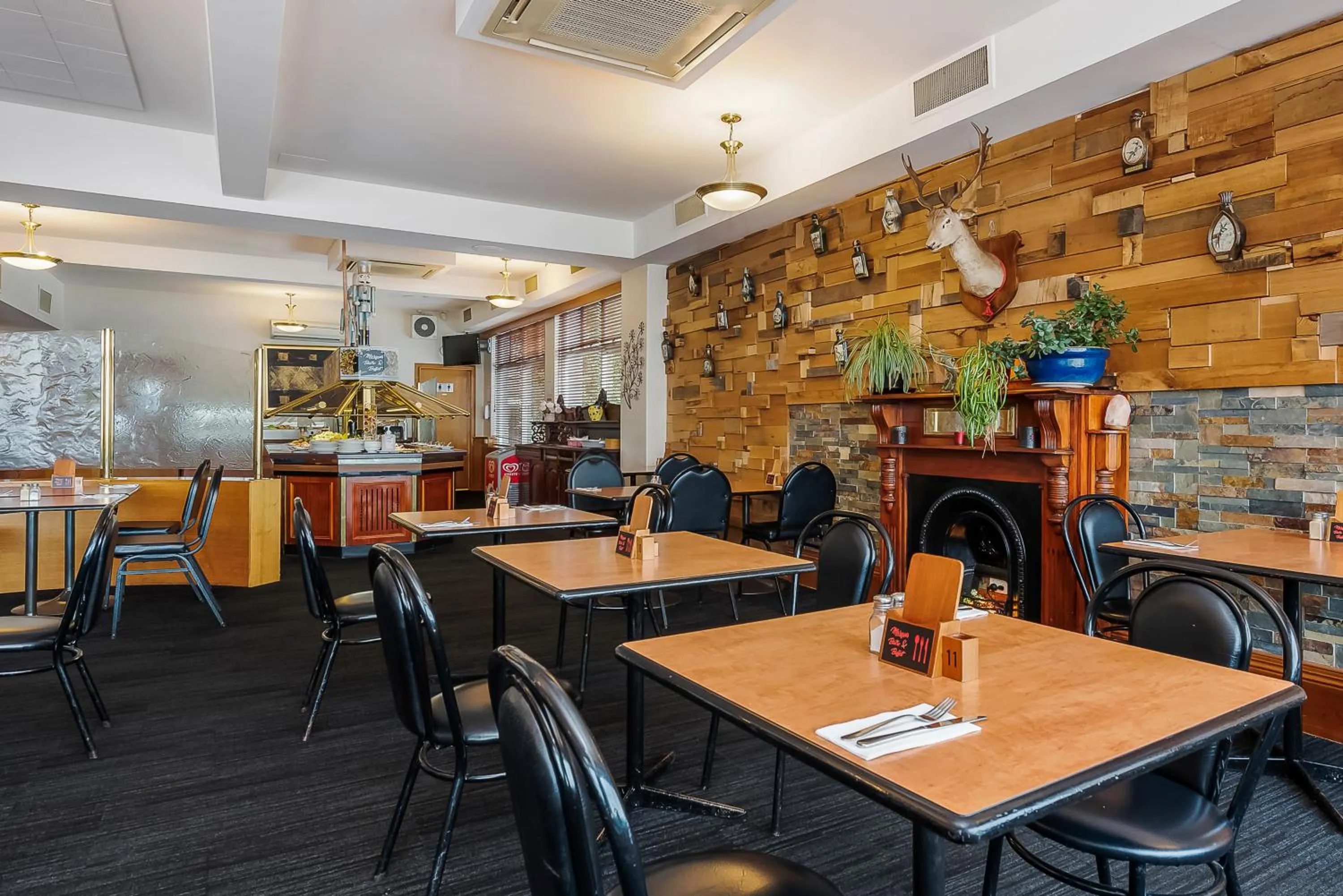 Restaurant/places to eat in Marquis Hotel Motel