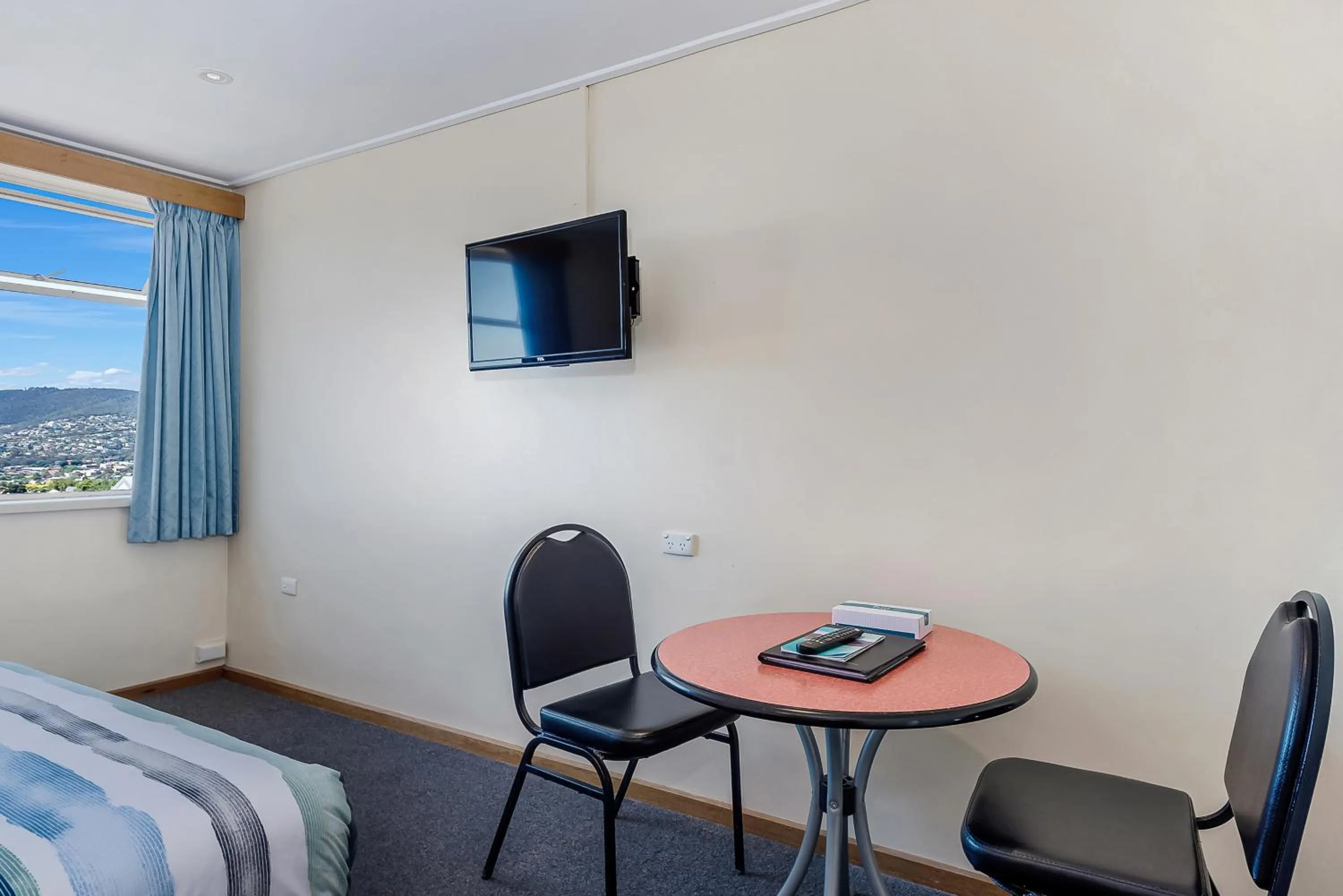 Seating area, Bed in Marquis Hotel Motel