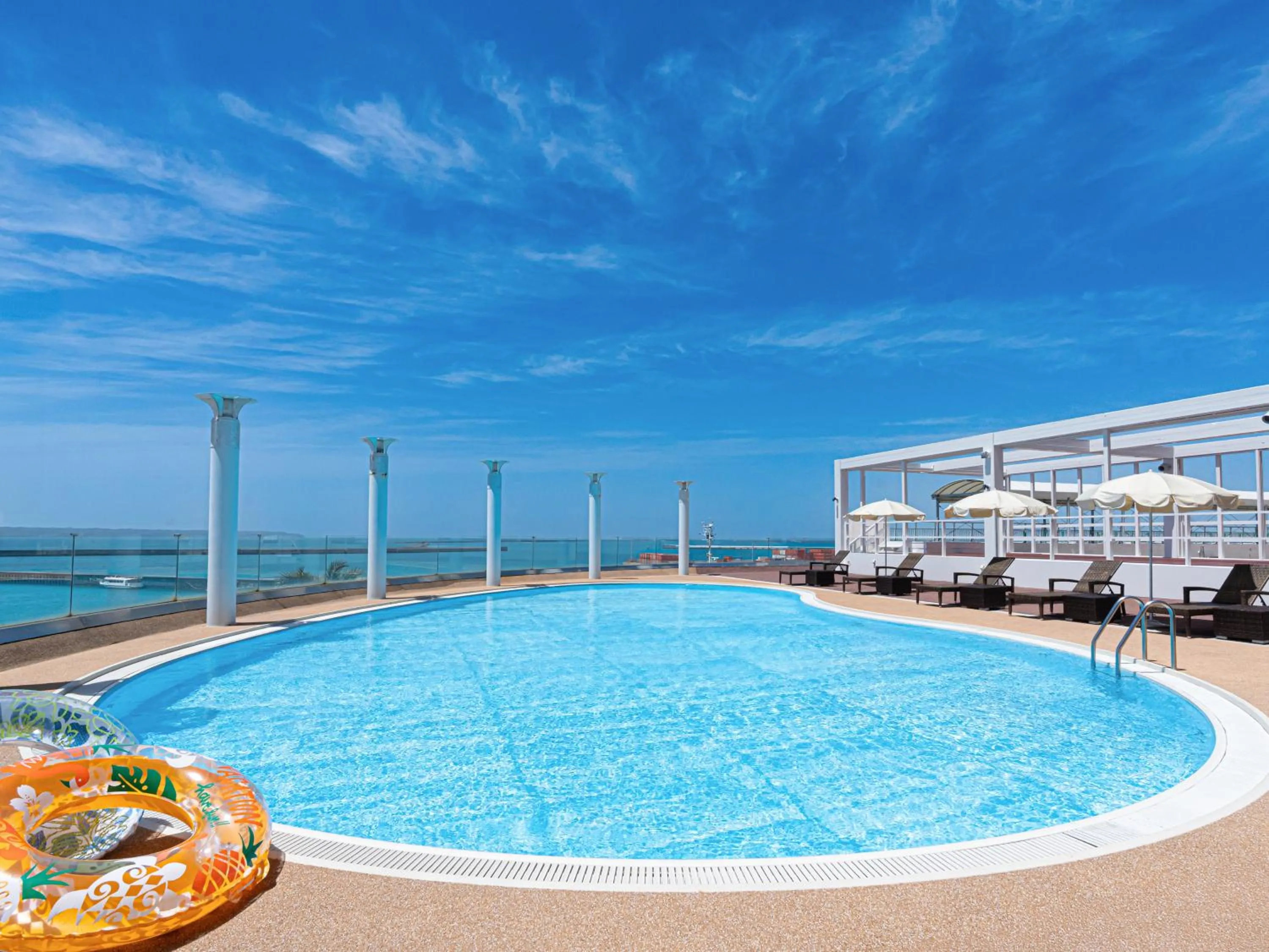 Swimming pool in Hotel Atollemerald Miyakojima
