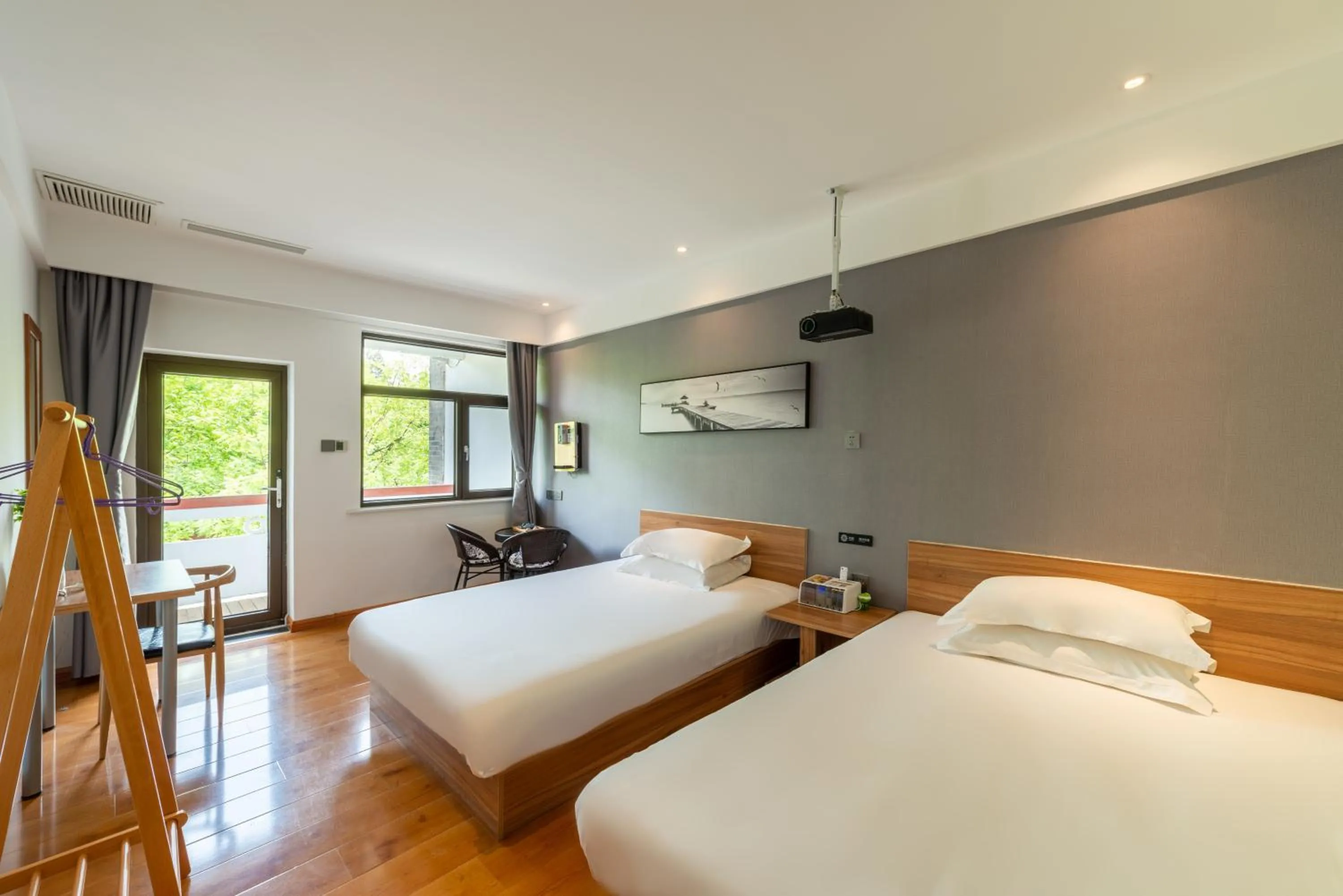 Photo of the whole room, Bed in Qufu International Youth Hostel