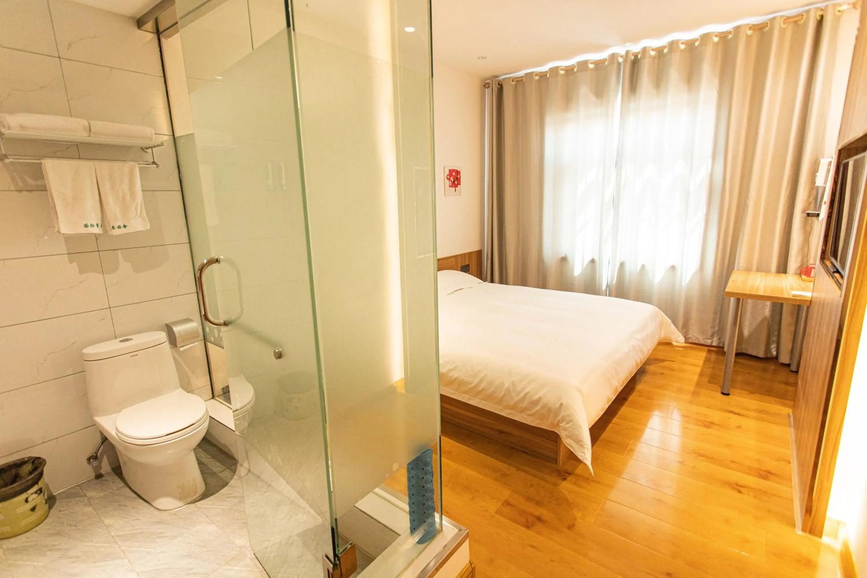 Bathroom, Bed in Qufu International Youth Hostel