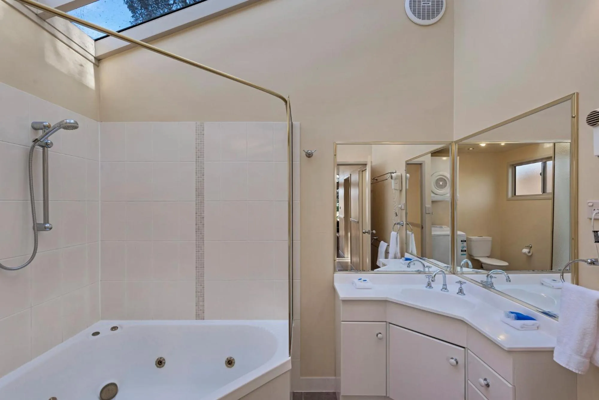 Bathroom in Discovery Parks - Pambula Beach