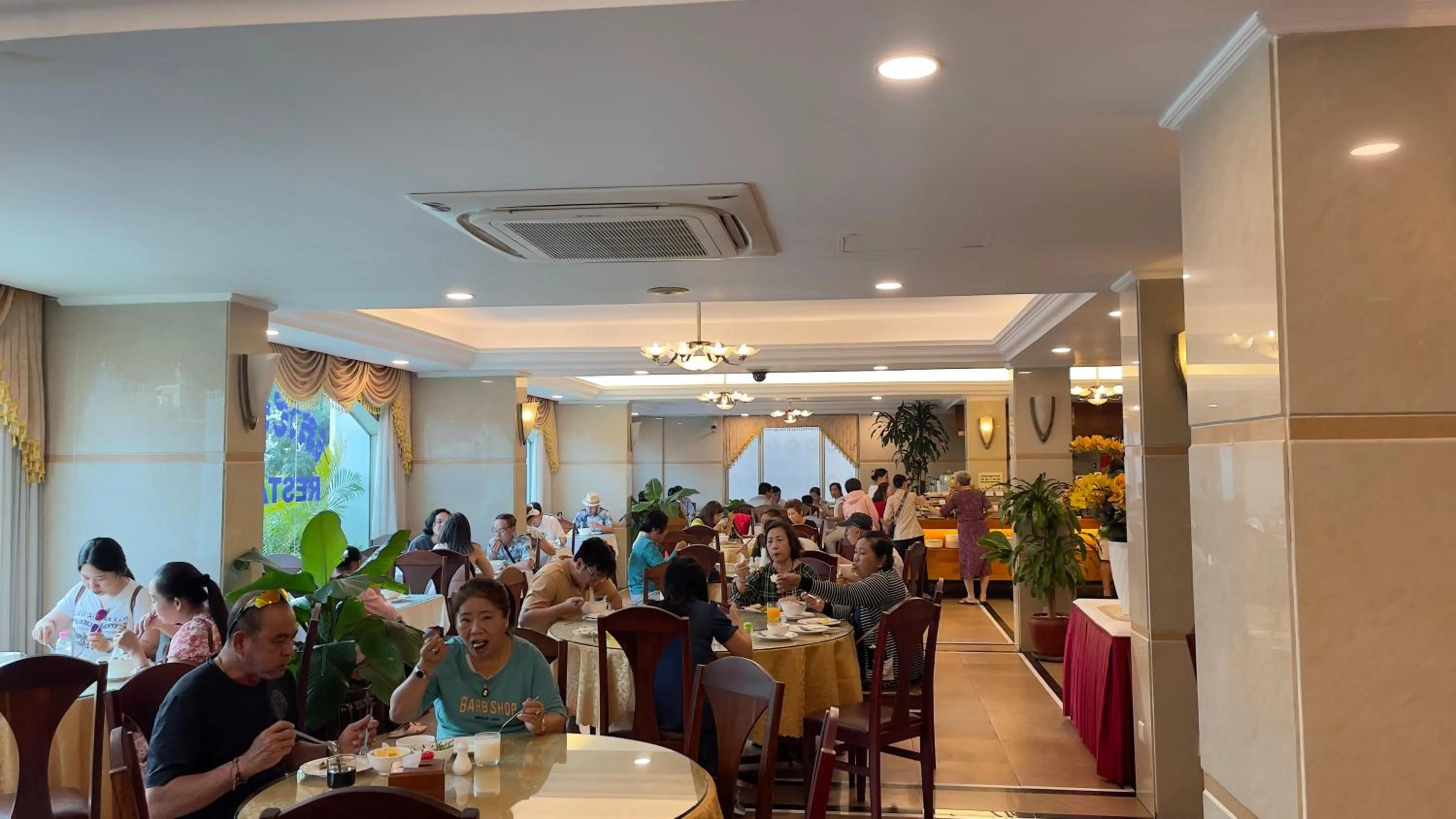 Restaurant/places to eat in Hotel Sor