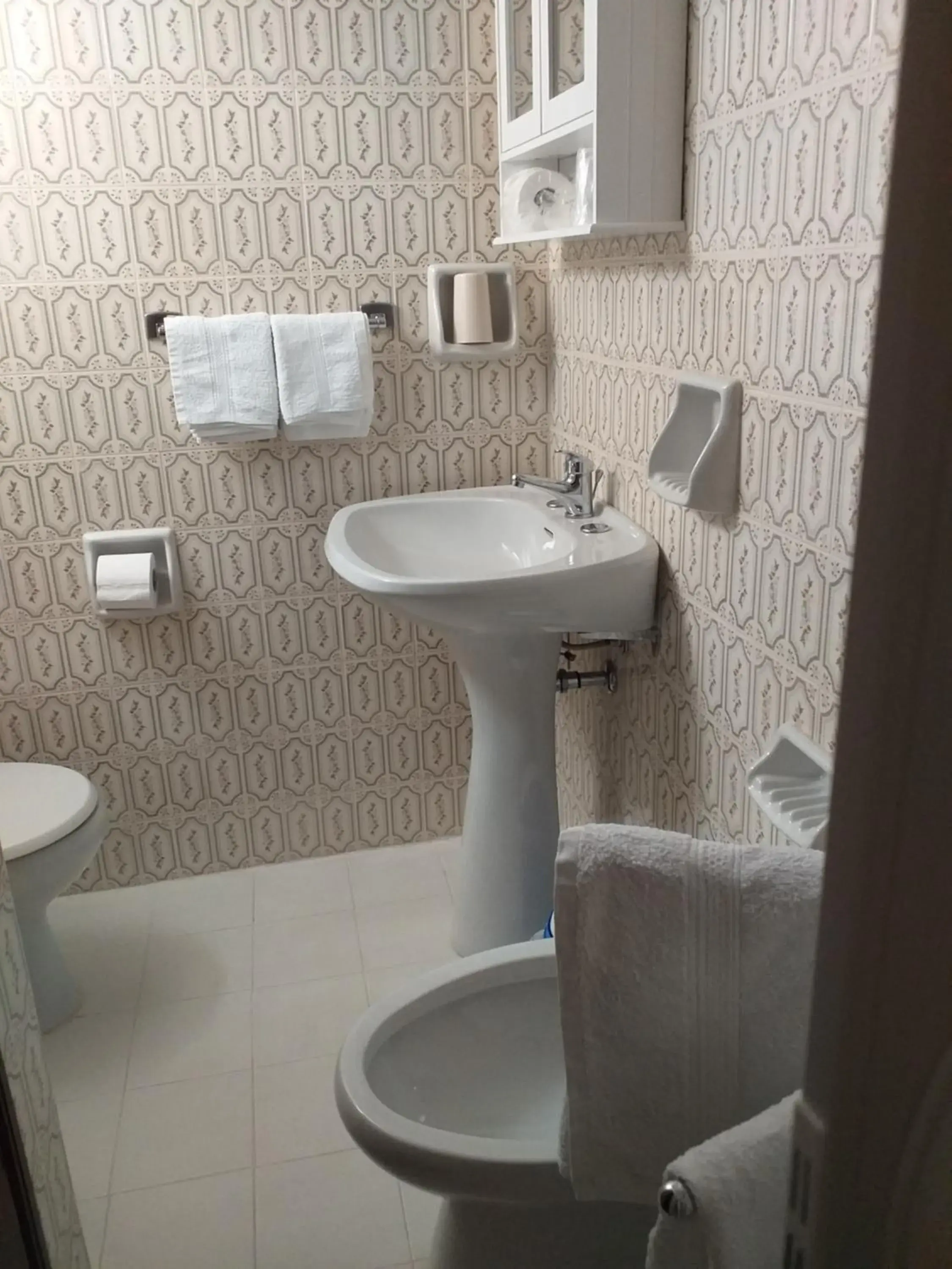 Double or Twin Room with Private Bathroom in Bed & Breakfast La Rosa Rossa Double or Twin Room with Private Bathroom in Bed & Breakfast La Rosa Rossa