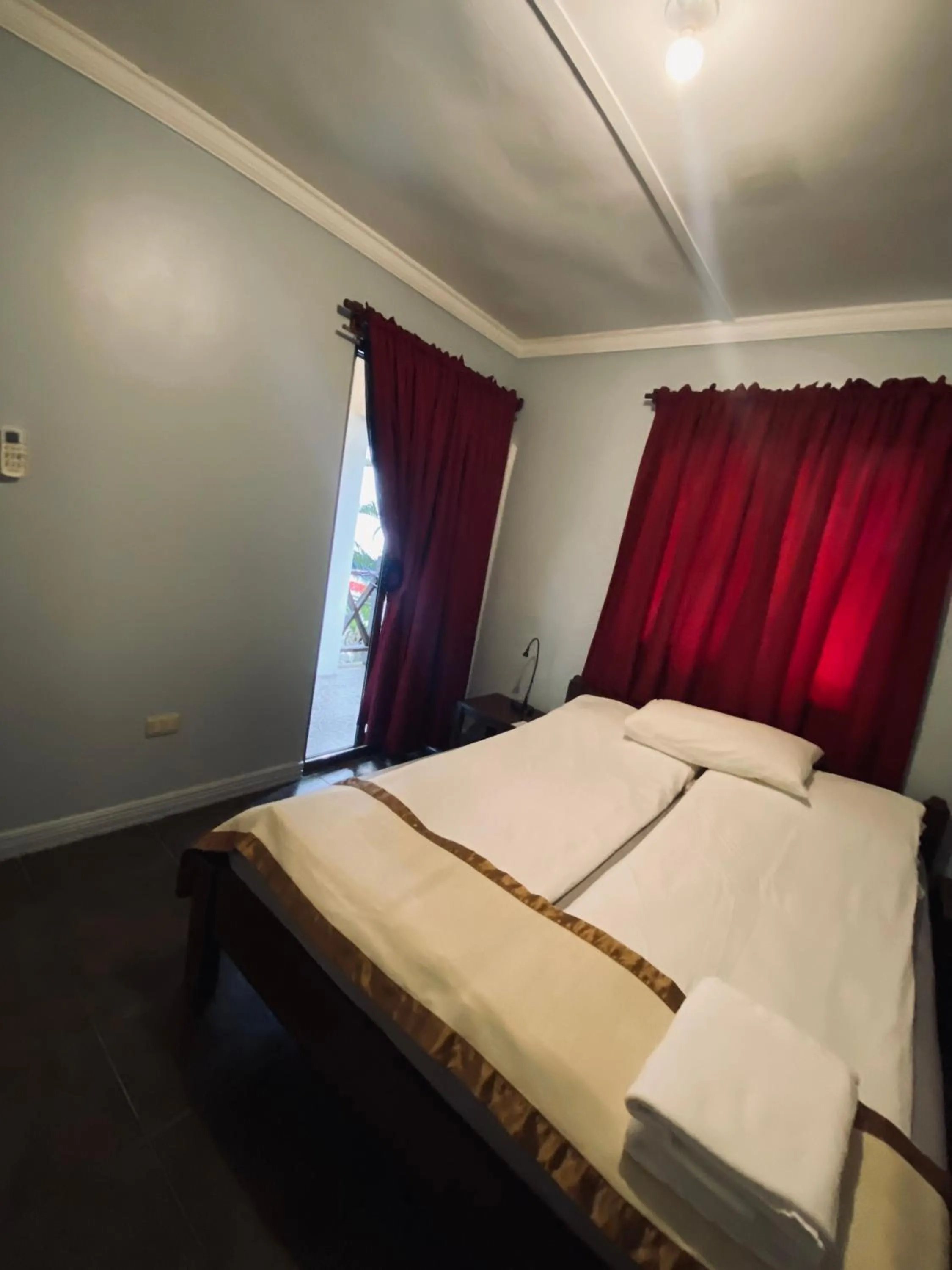 Bedroom, Bed in Nirvana Beach Resort