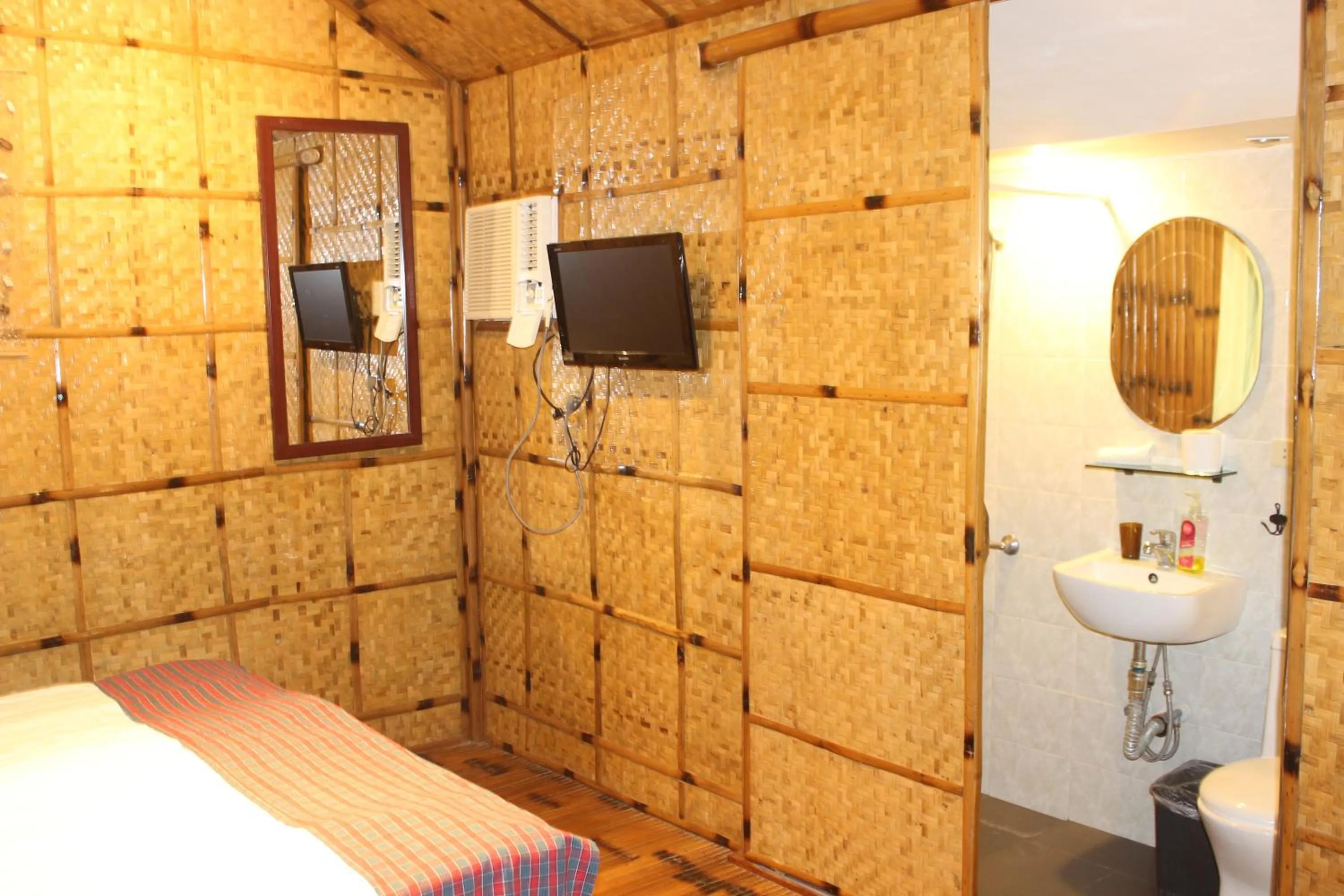 Bedroom, Bed in Nirvana Beach Resort