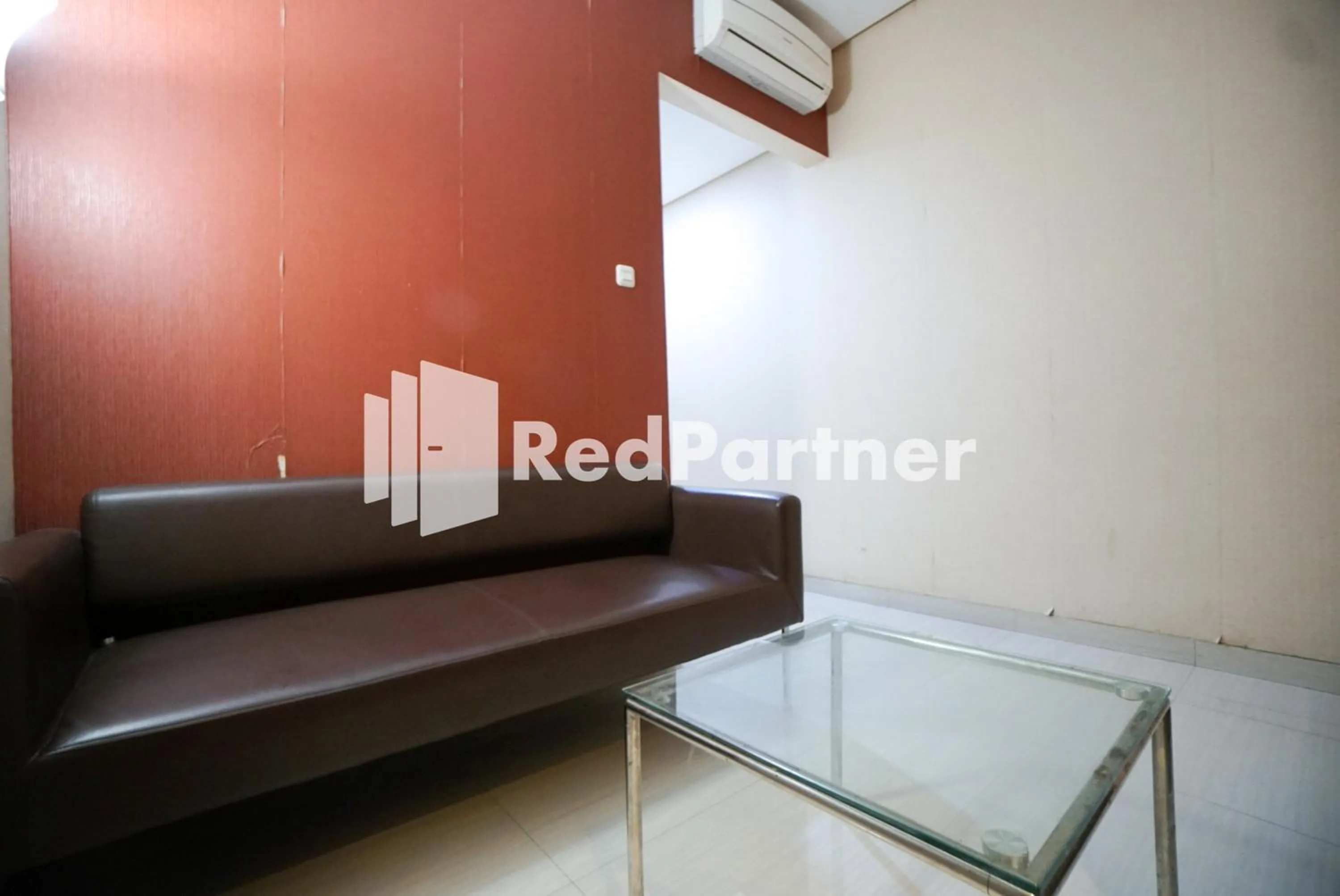 Living room in Tirta Mansion Lippo Karawaci Mitra RedDoorz