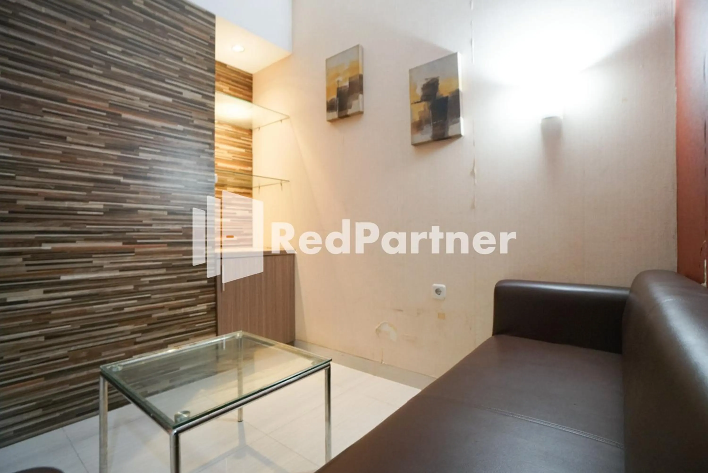 Seating area in Tirta Mansion Lippo Karawaci Mitra RedDoorz