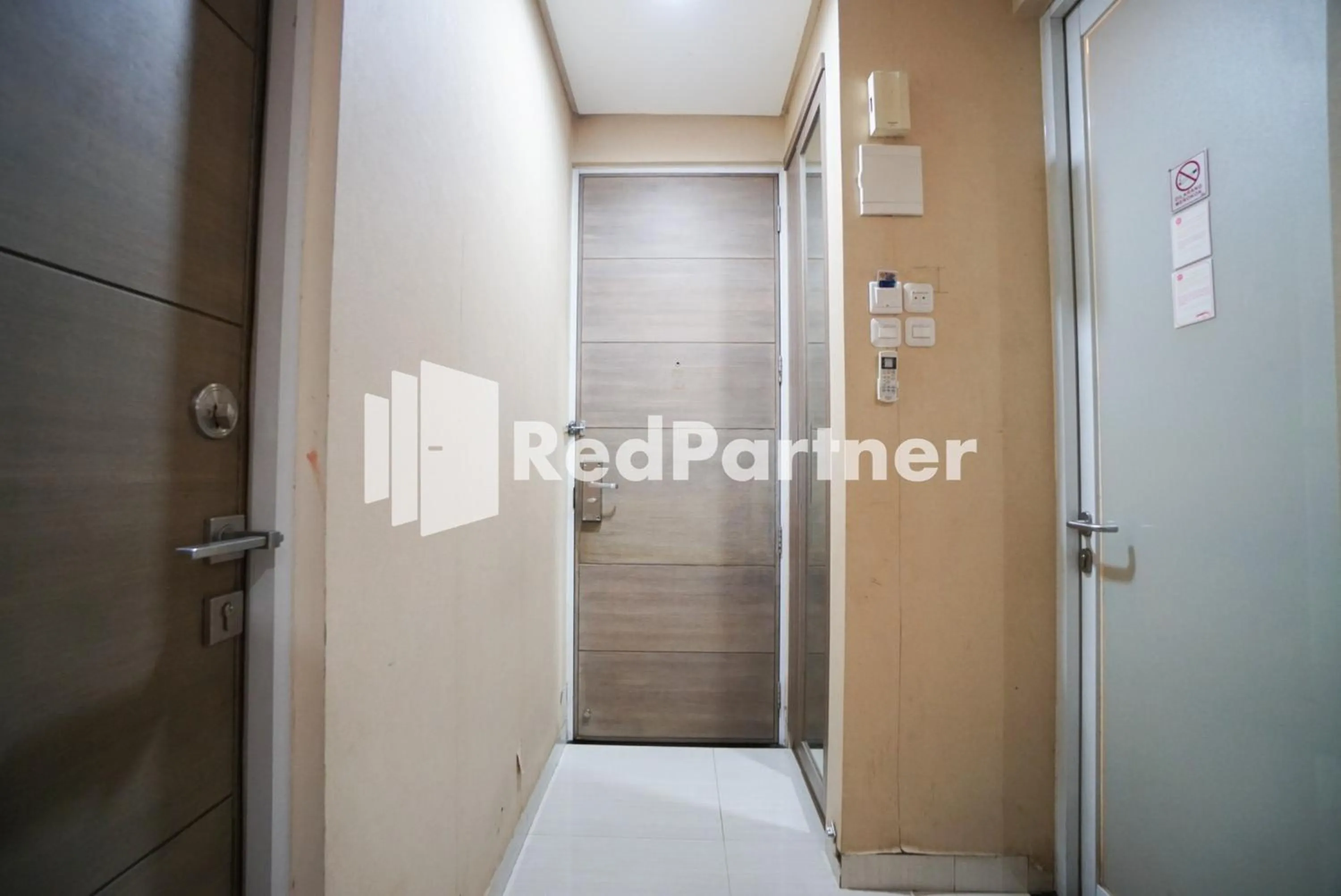 Bedroom in Tirta Mansion Lippo Karawaci Mitra RedDoorz
