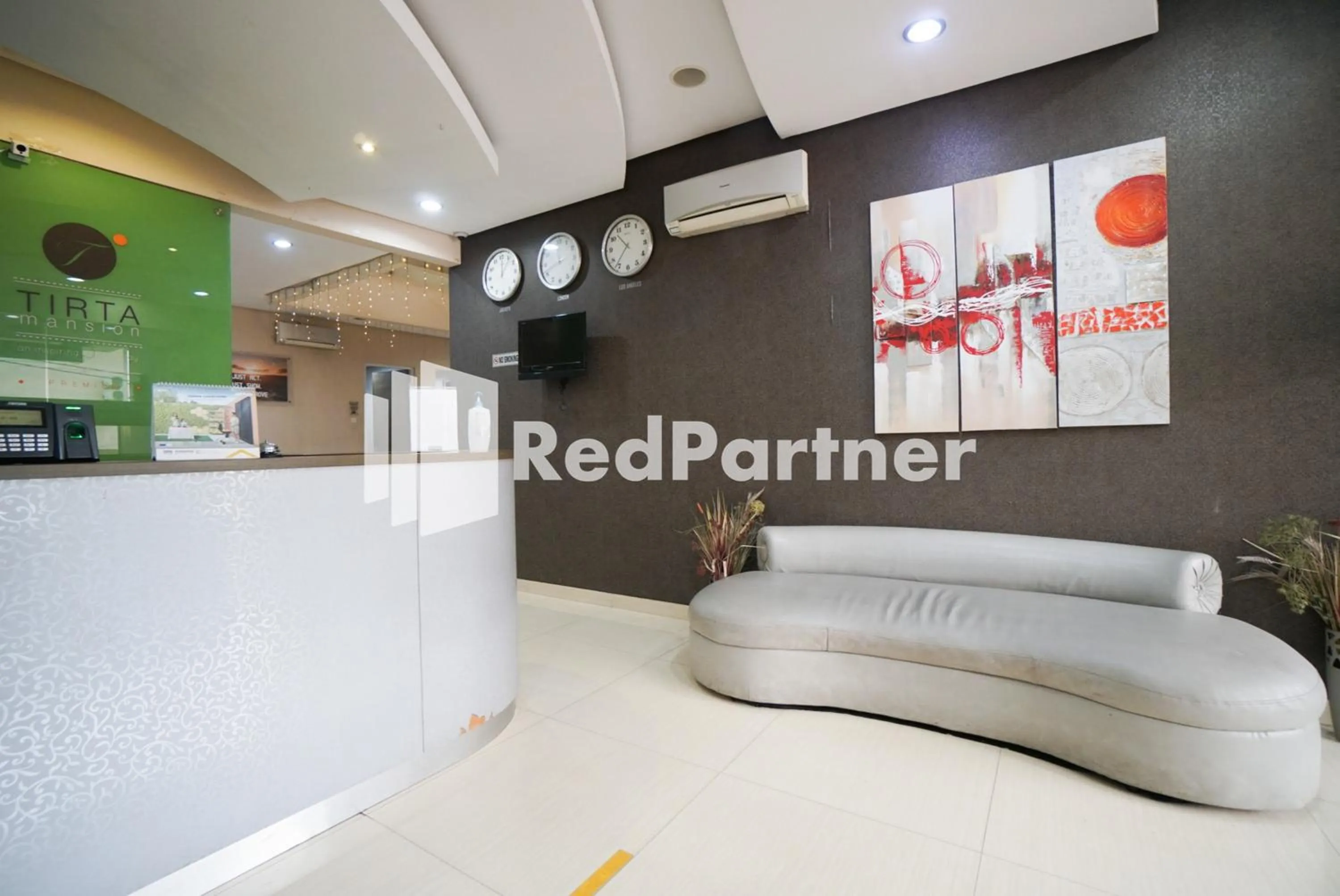 Lobby or reception in Tirta Mansion Lippo Karawaci Mitra RedDoorz