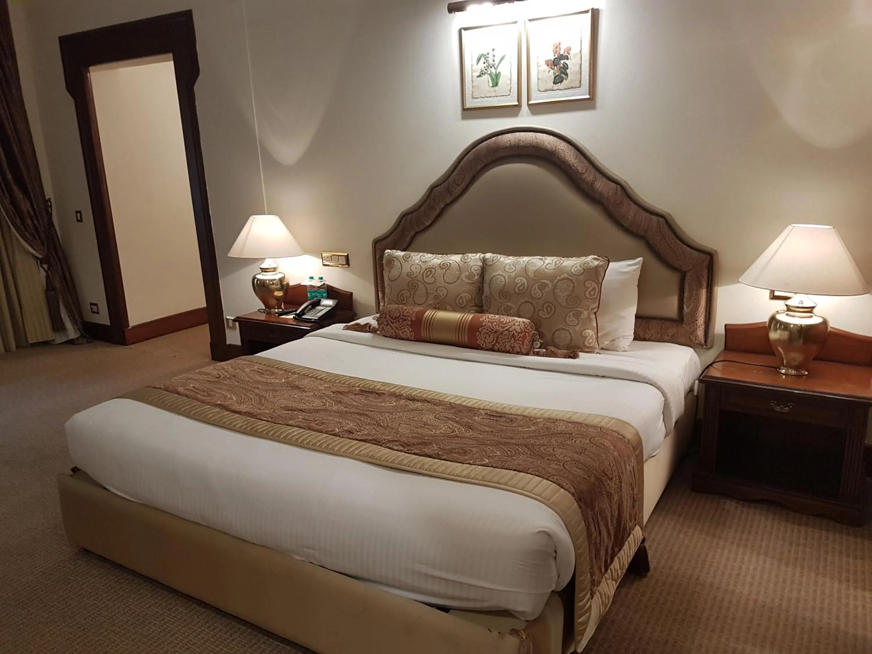 Bedroom, Bed in The Palms Town & Country Club - Resort