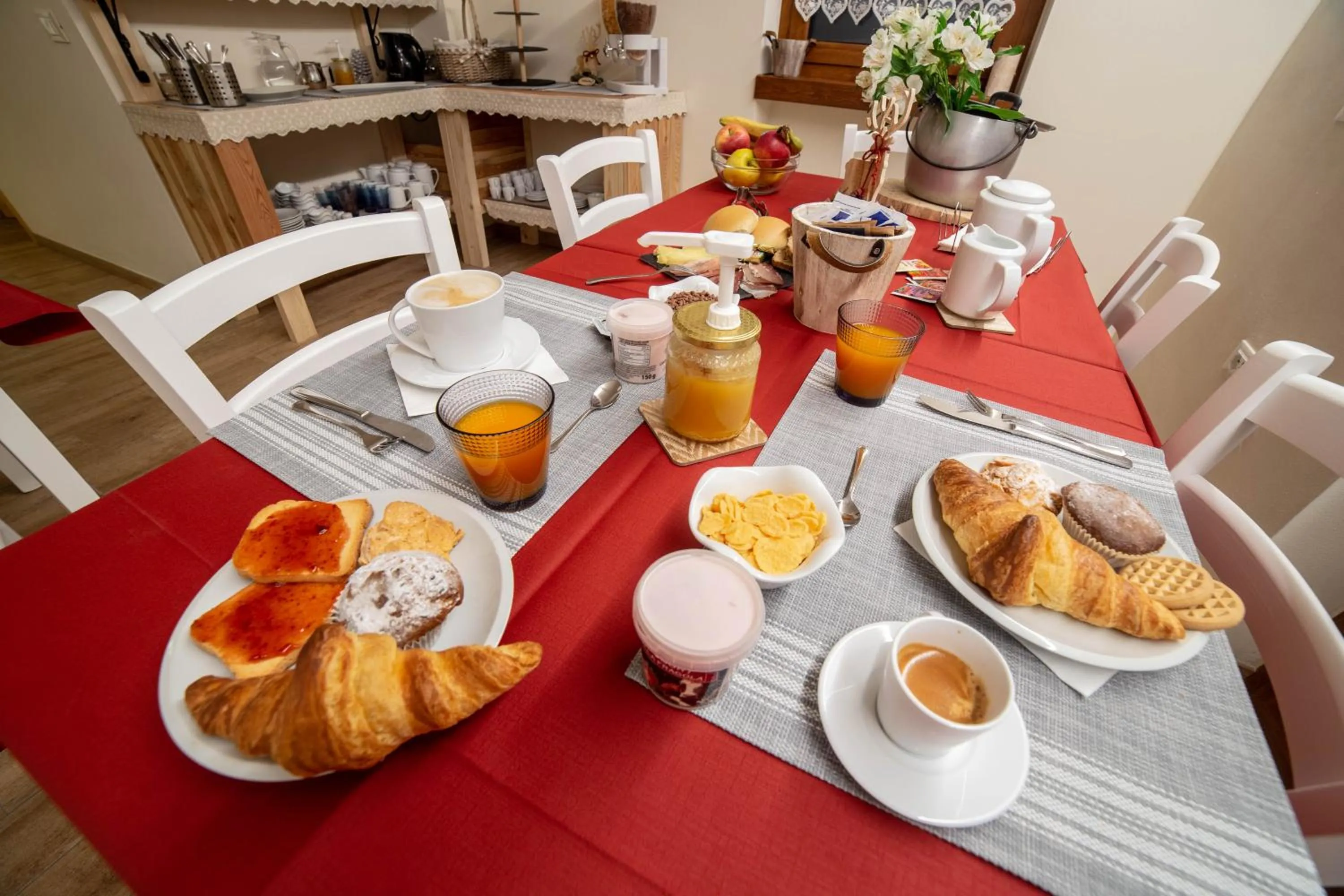 Food and drinks in Wanderlust B&B