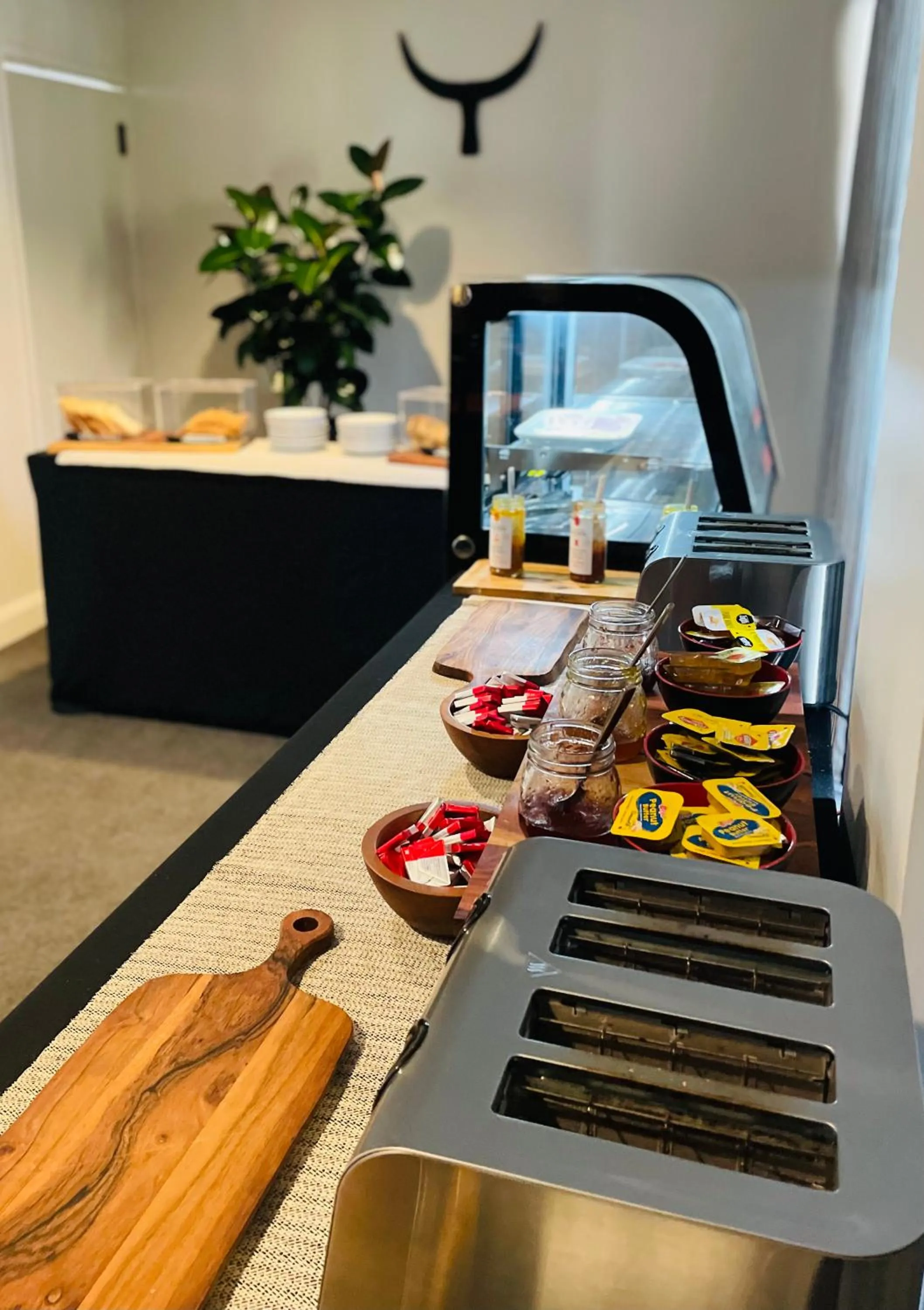 Breakfast in The Black Bull Motel