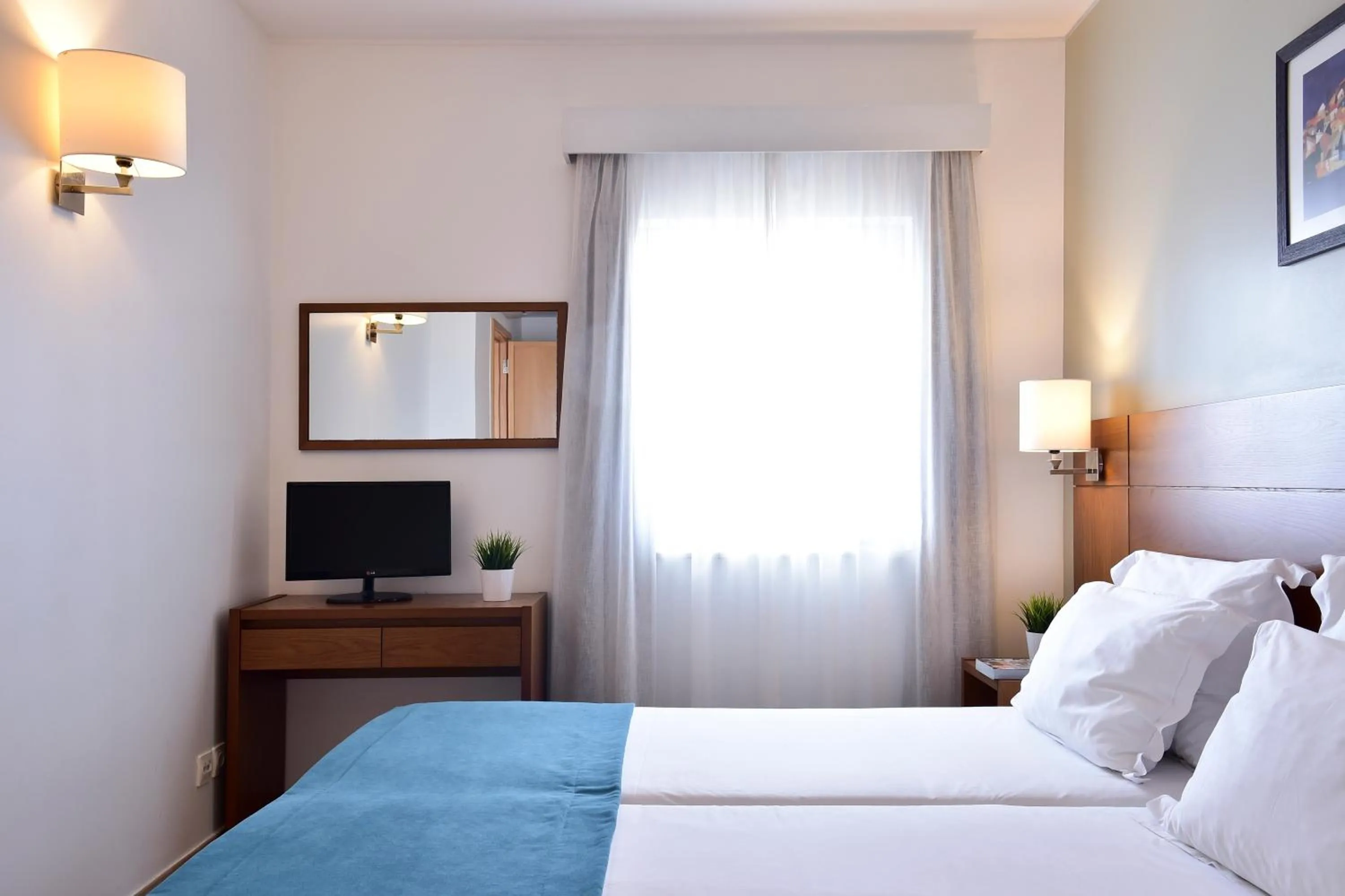 Communal lounge/ TV room, Bed in Aqualuz Lagos by The Editory