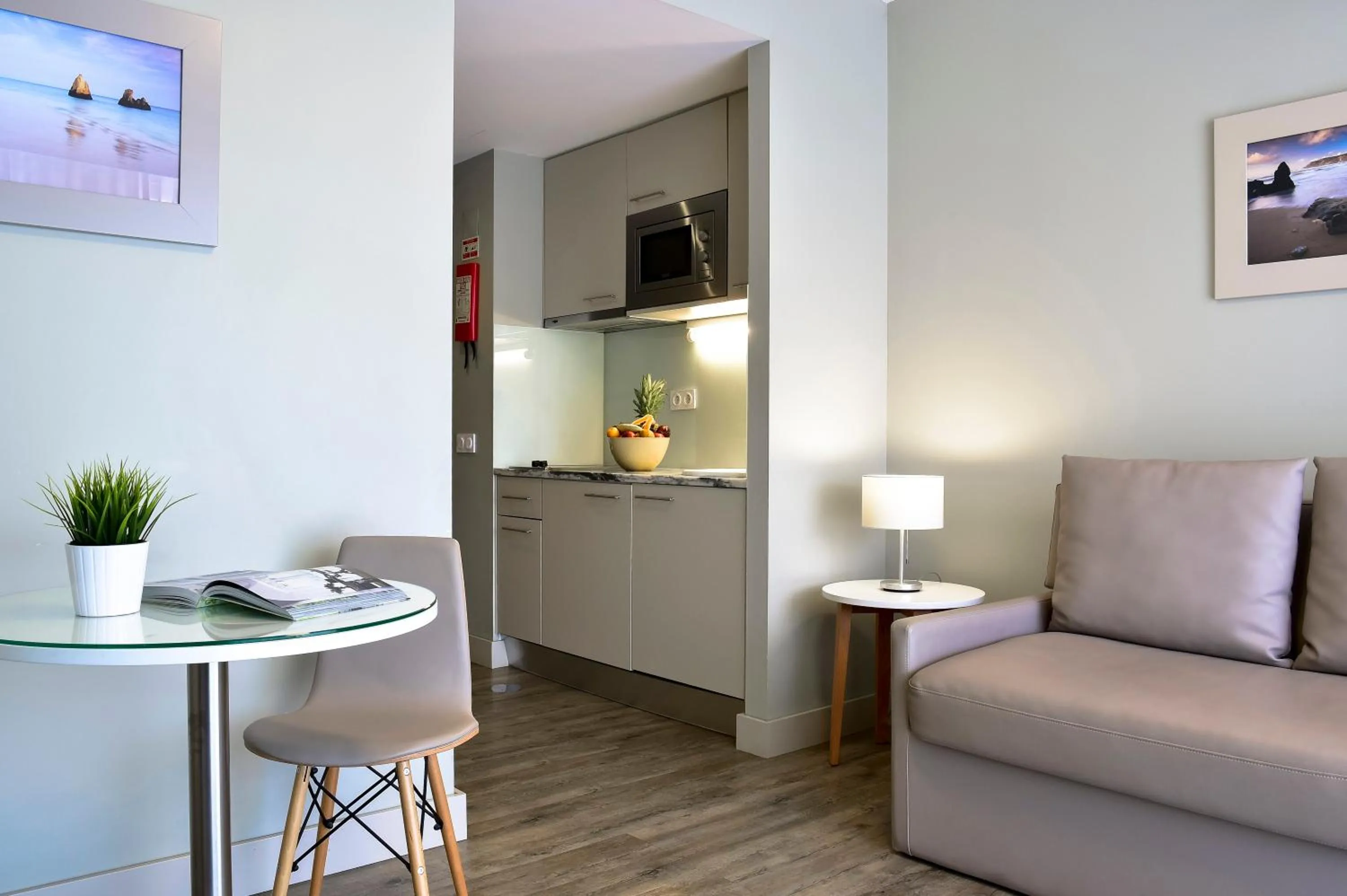 TV and multimedia in Aqualuz Lagos by The Editory