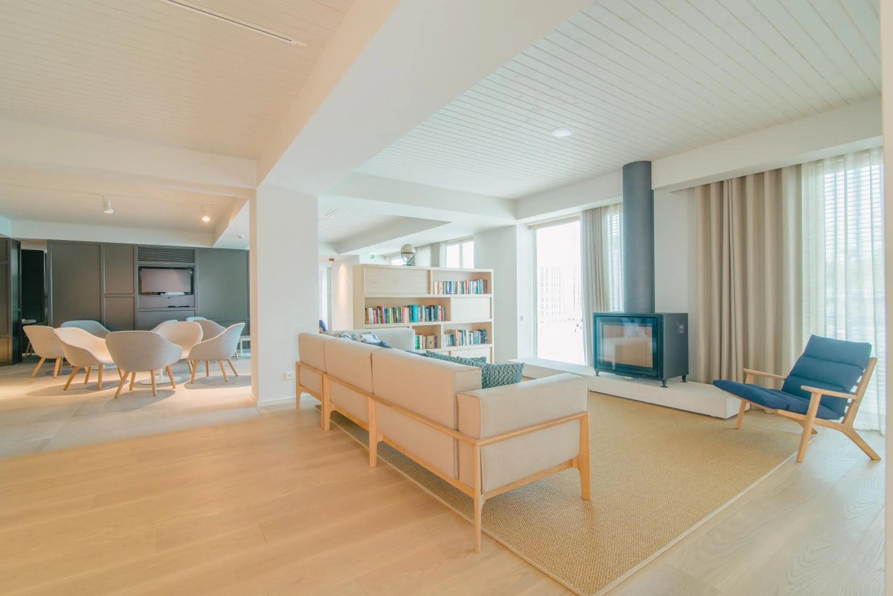 Lounge or bar in Aqualuz Lagos by The Editory