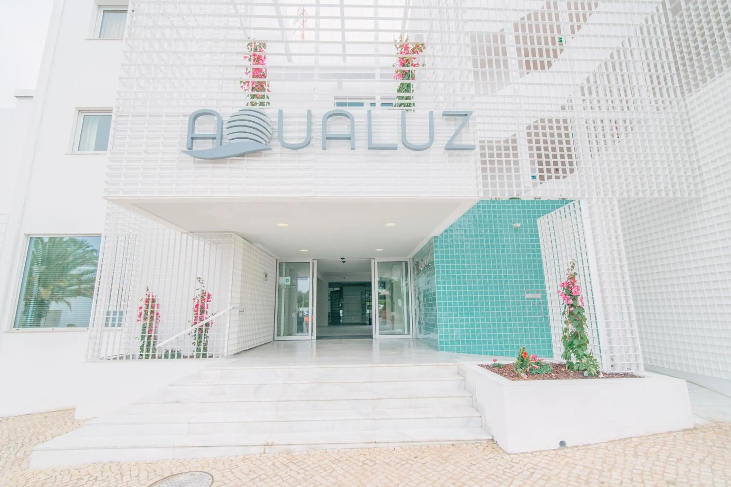 Facade/entrance in Aqualuz Lagos by The Editory