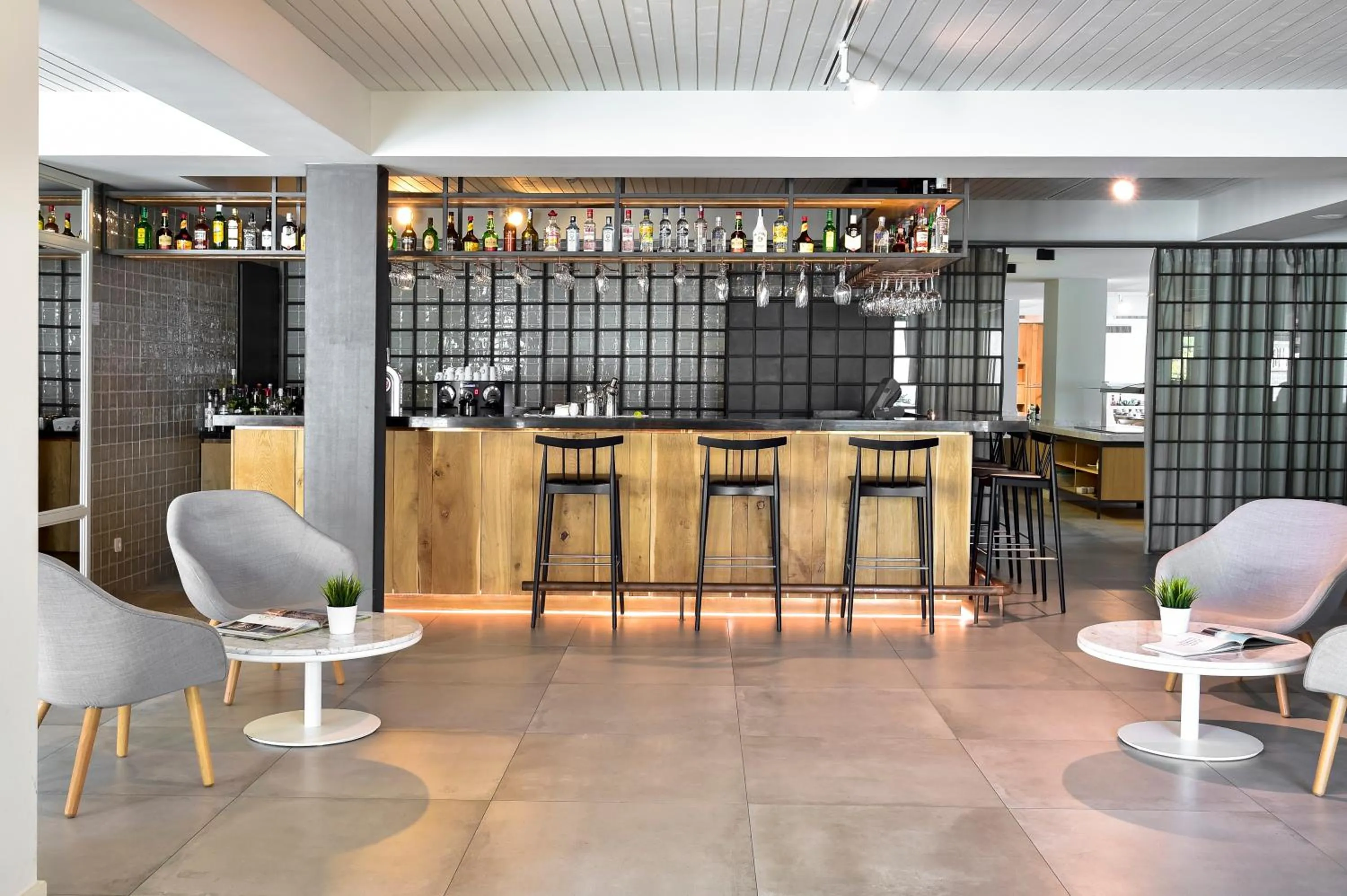 Communal lounge/ TV room in Aqualuz Lagos by The Editory