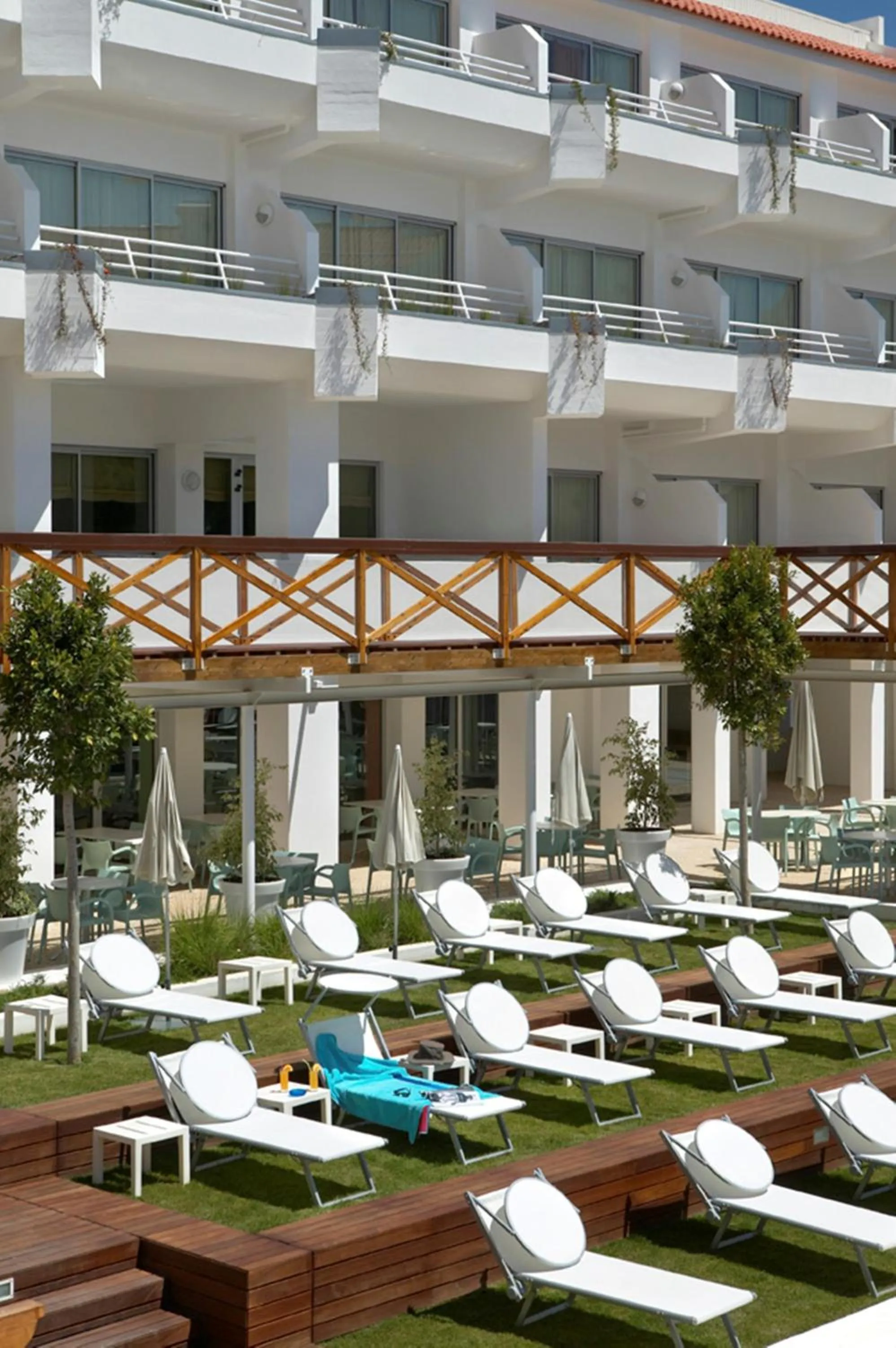 Swimming pool in Aqualuz Lagos by The Editory