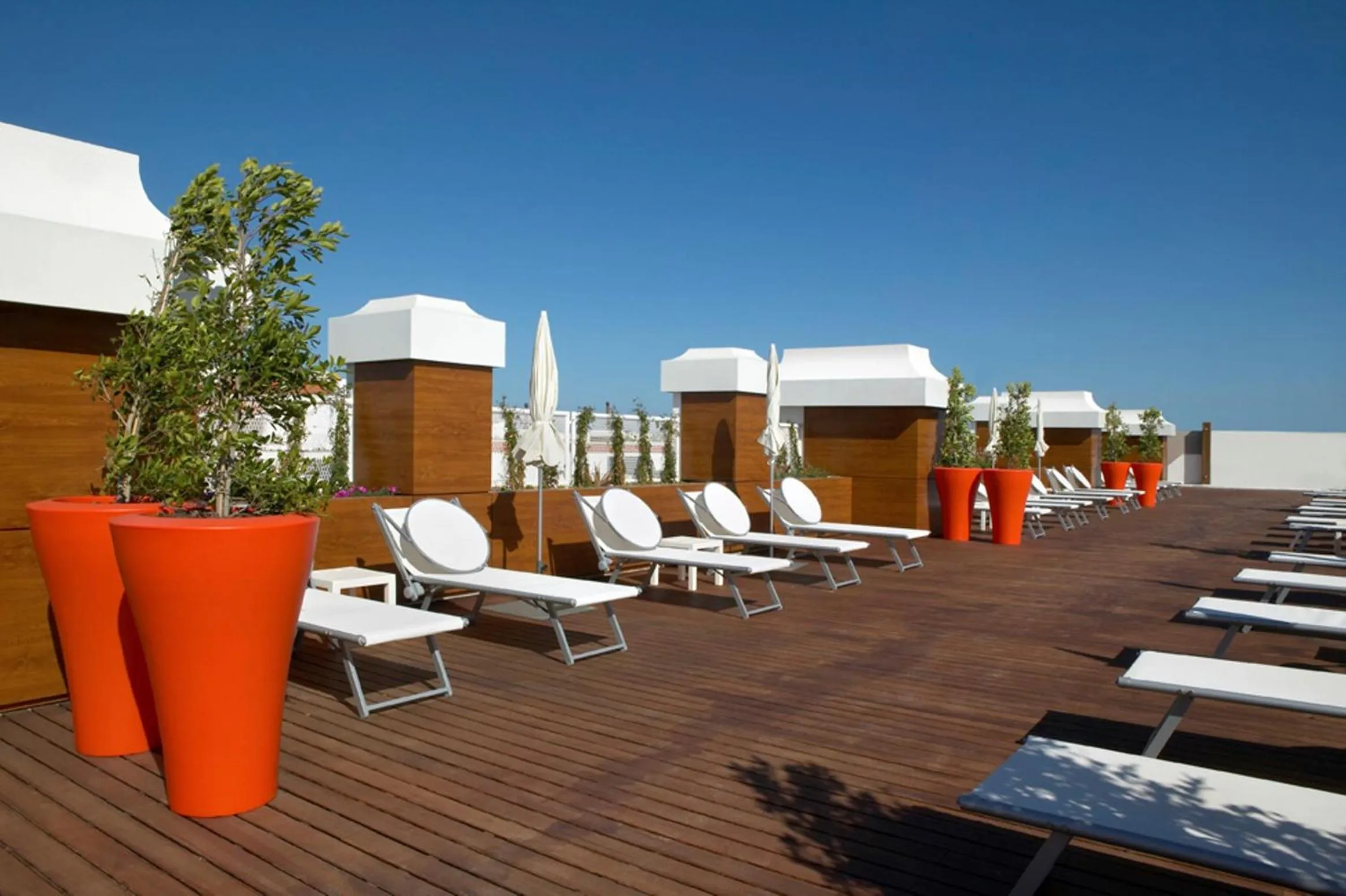 Balcony/Terrace in Aqualuz Lagos by The Editory