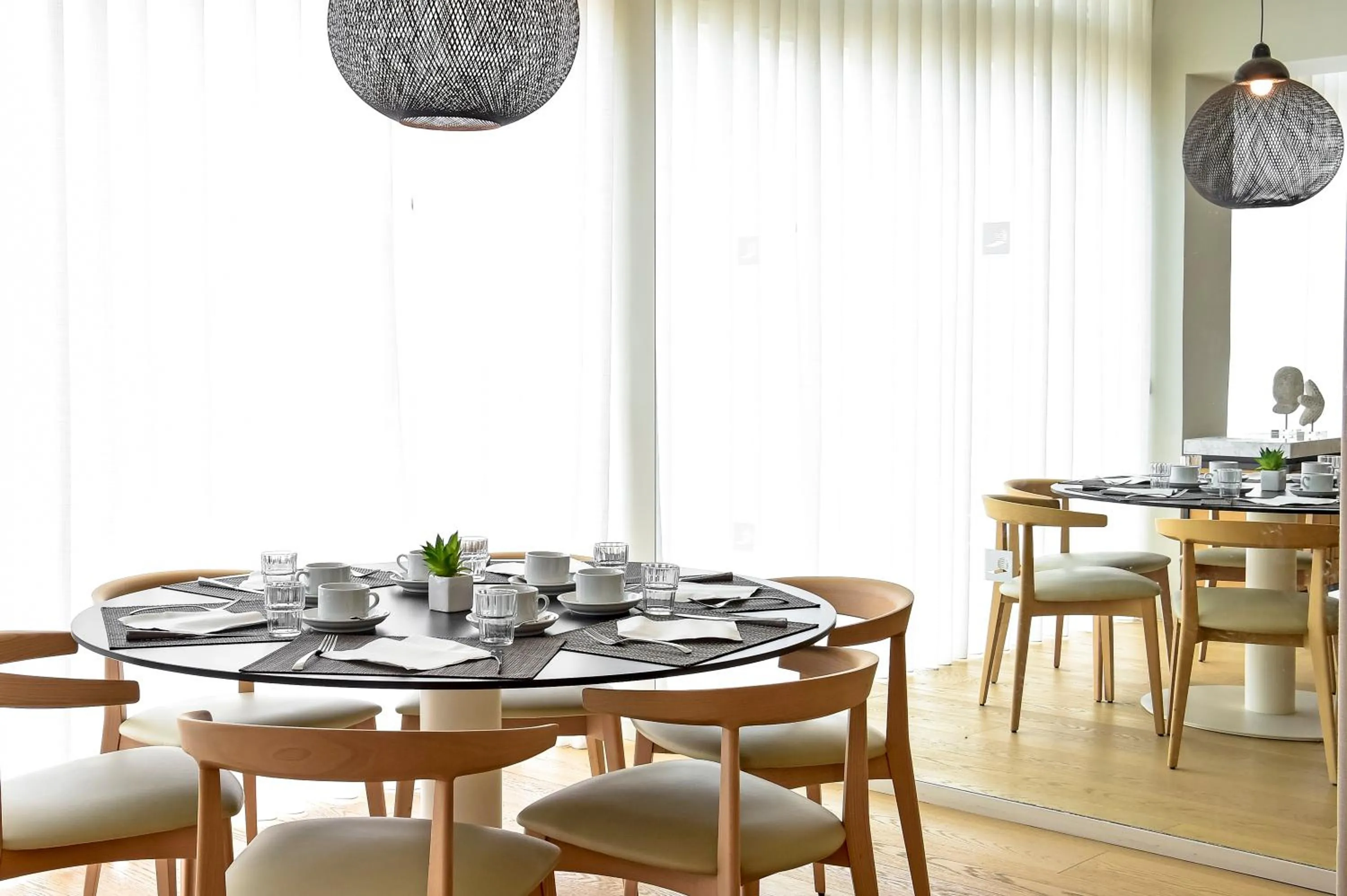 Restaurant/places to eat in Aqualuz Lagos by The Editory