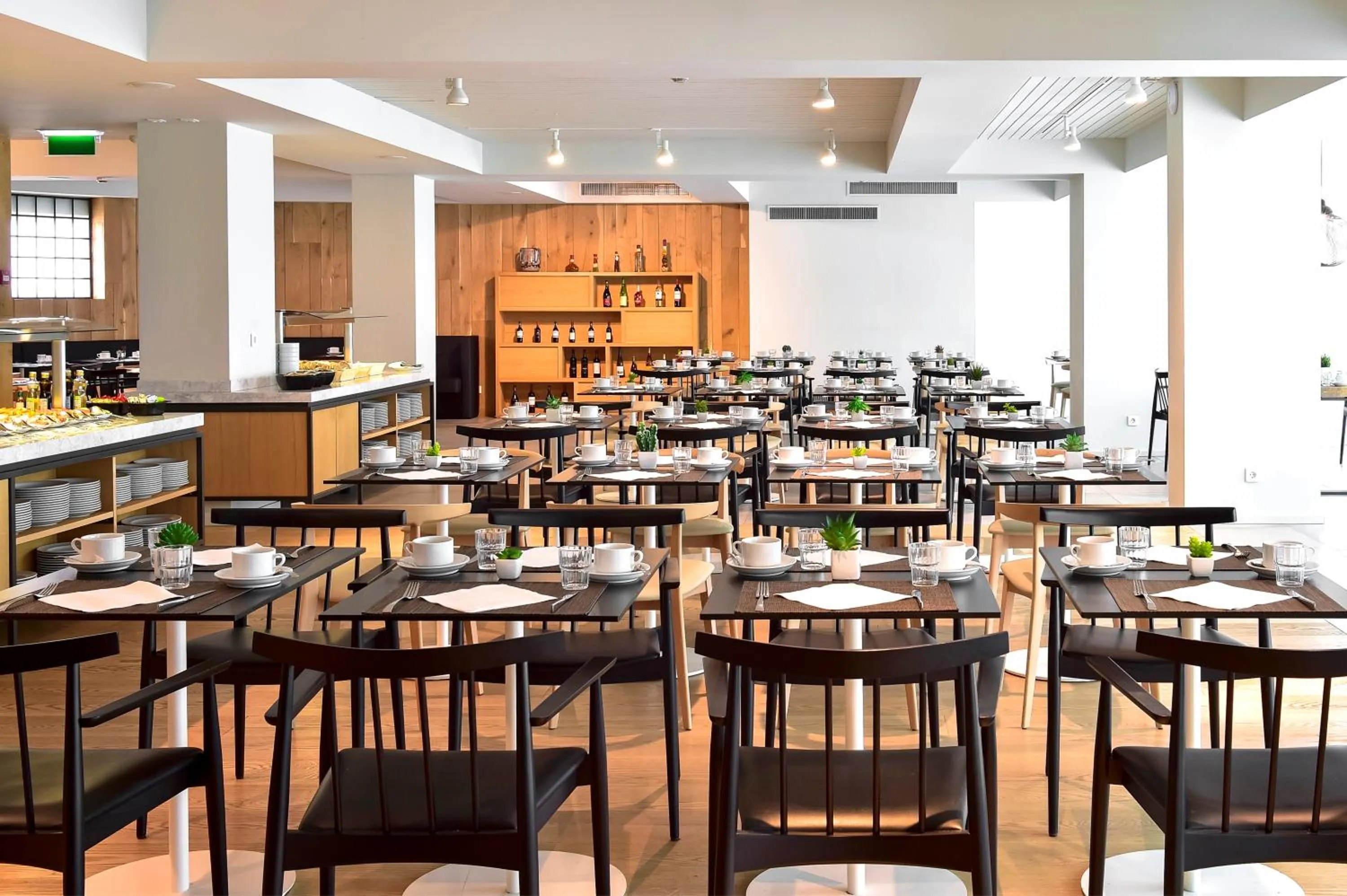 Restaurant/places to eat in Aqualuz Lagos by The Editory