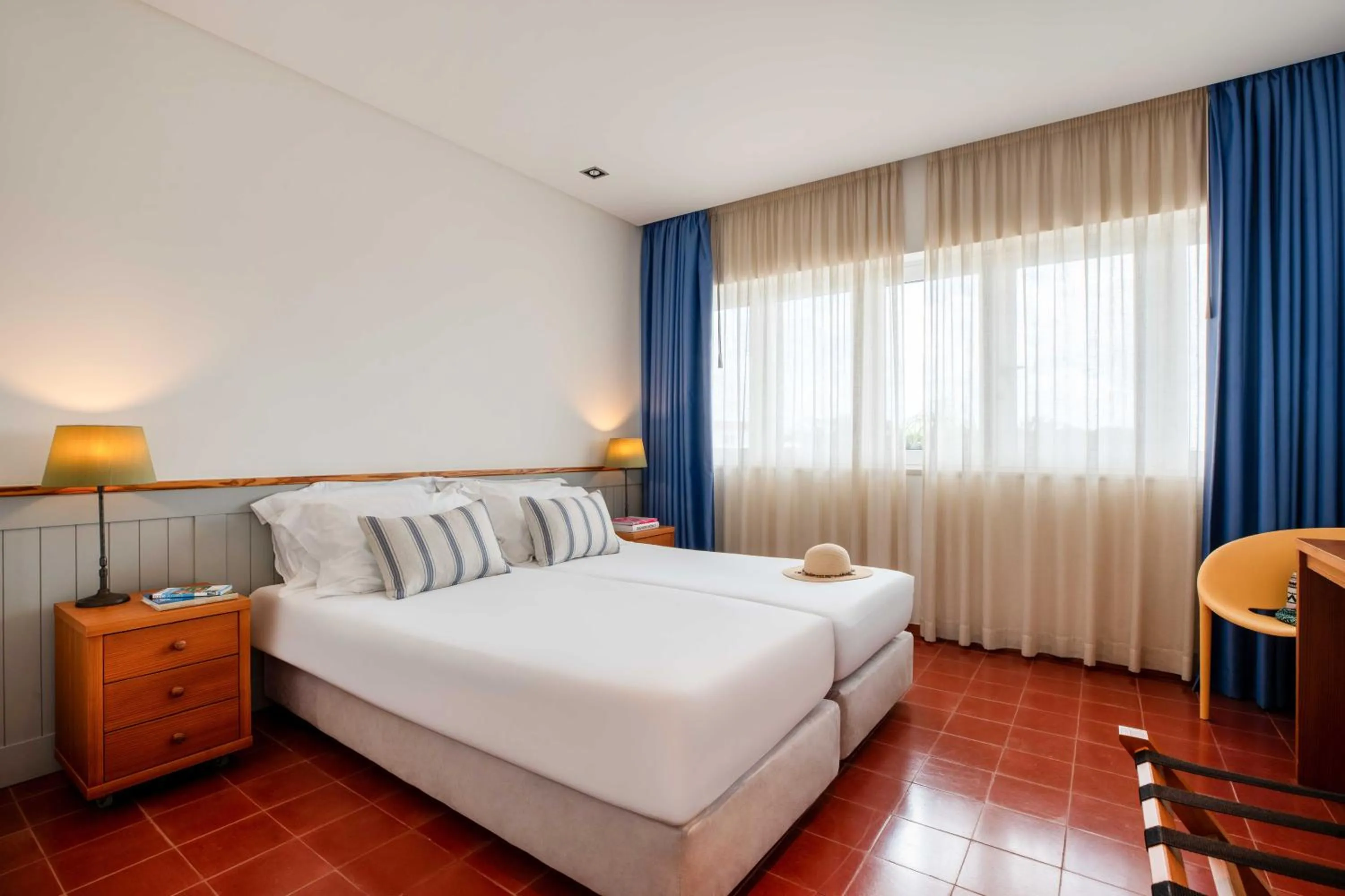 Bedroom, Bed in Aqualuz Lagos by The Editory