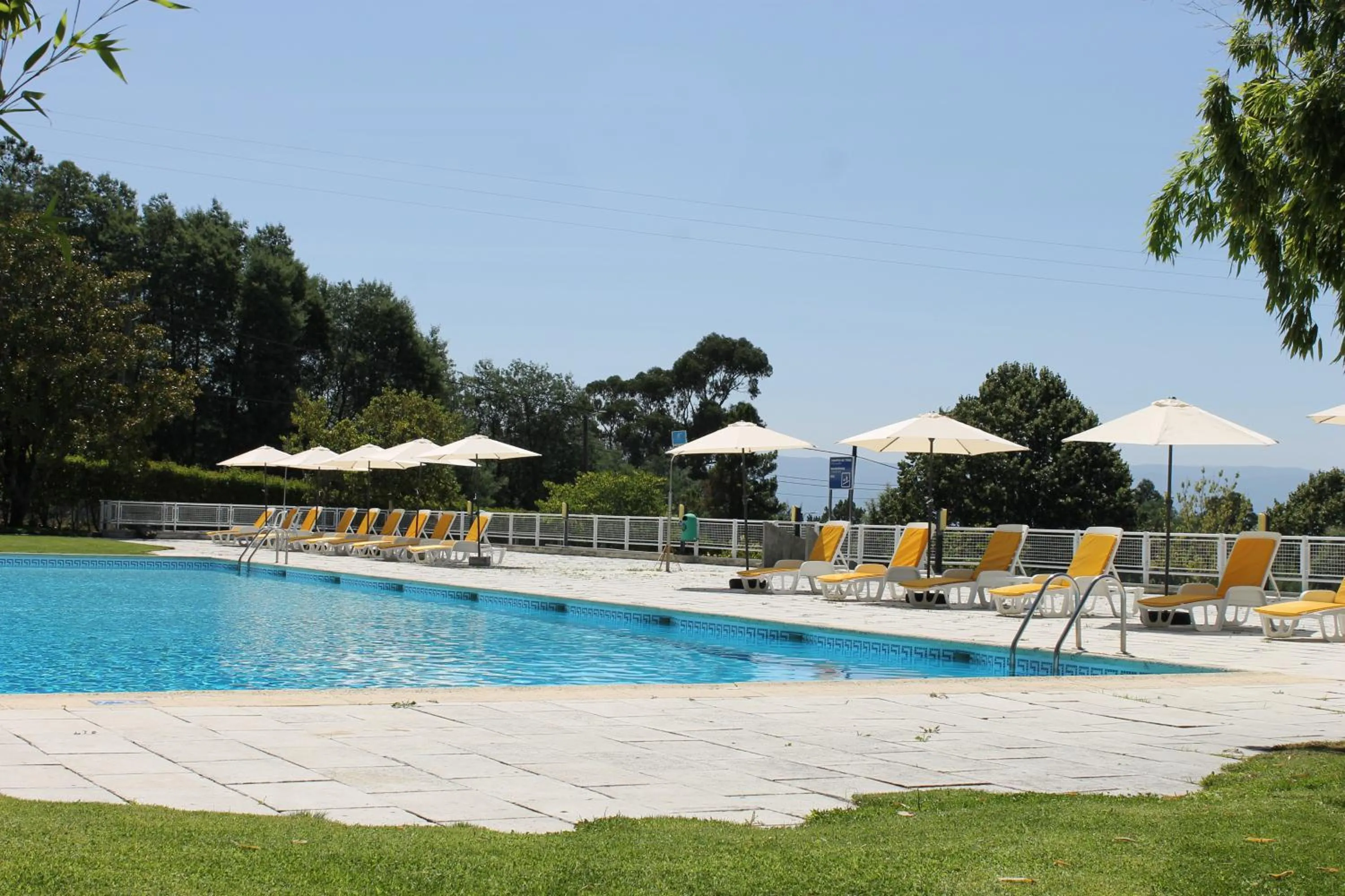 Swimming pool in Hotel Senhora do Castelo