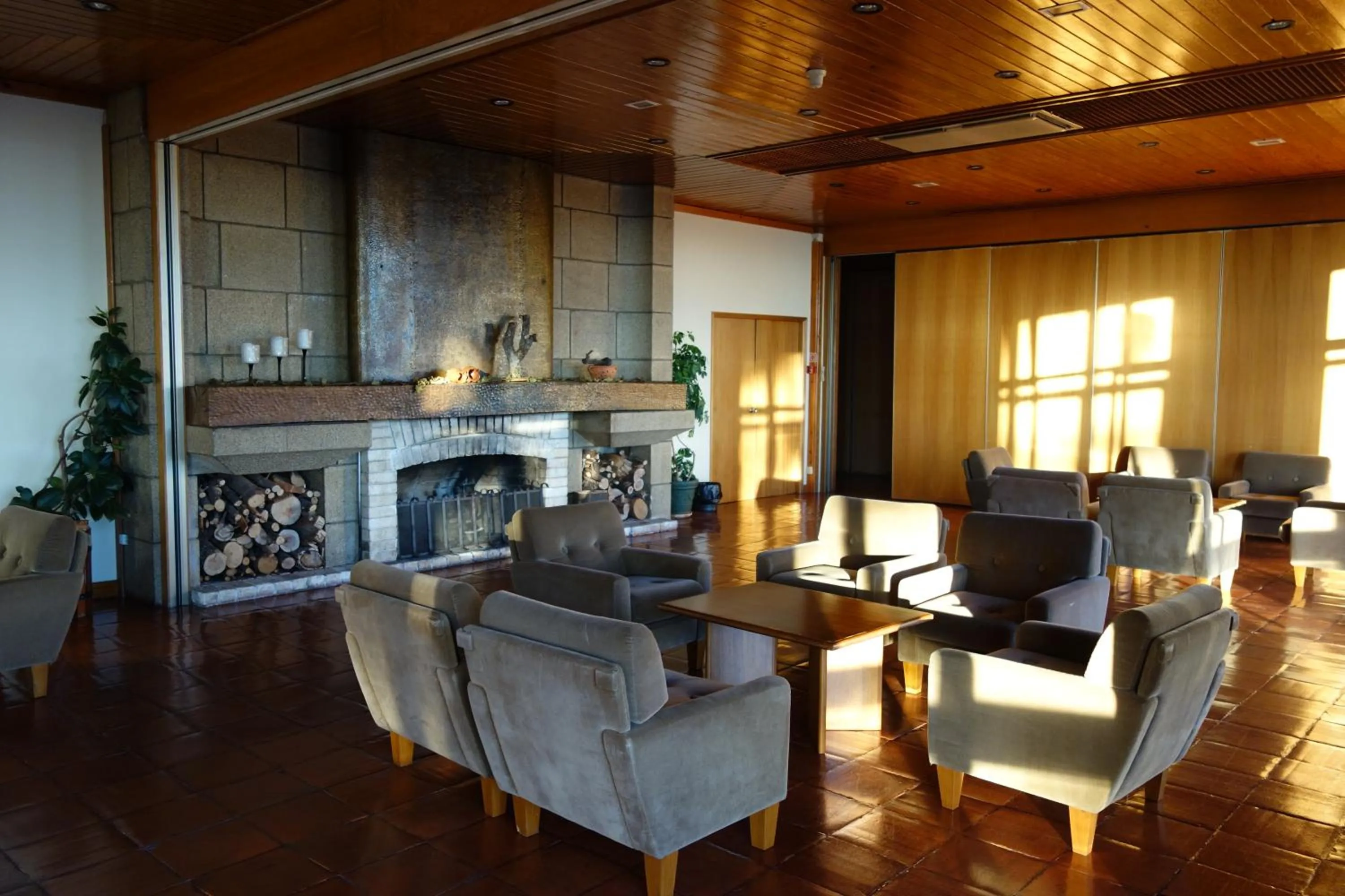 Communal lounge/ TV room in Hotel Senhora do Castelo