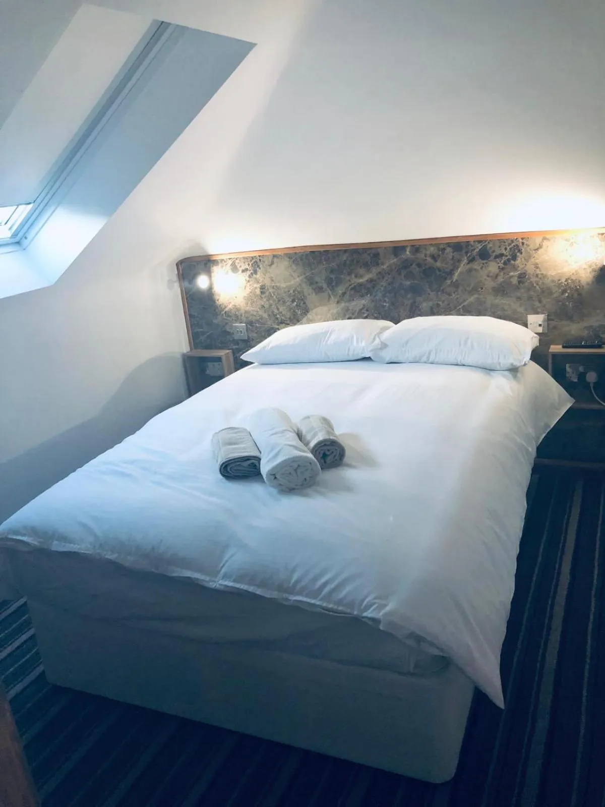 Bathroom, Bed in The Six Bells Hotel