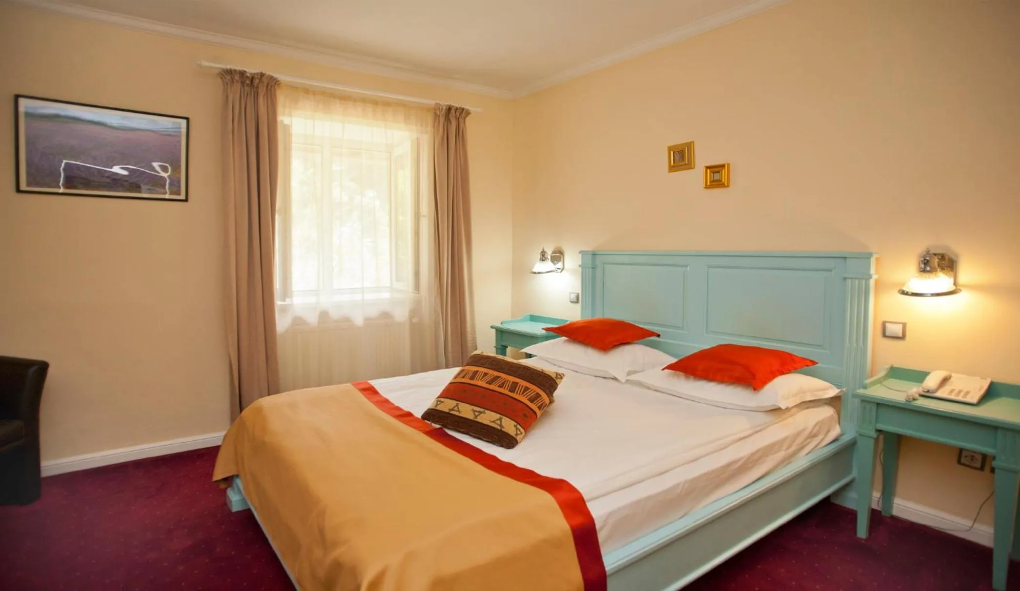 Staff, Bed in Hotel Bastion