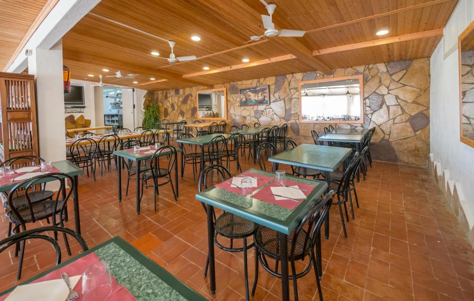Restaurant/places to eat in Camping Playa y Fiesta